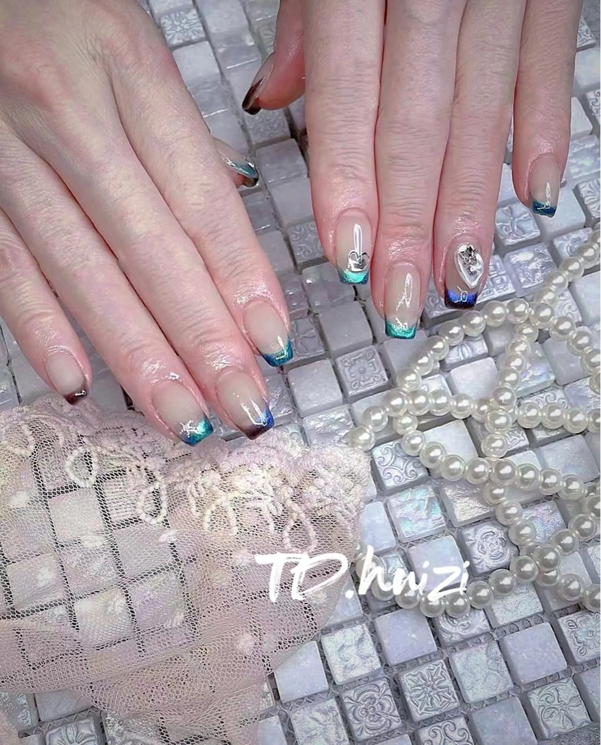 ミディアム めぐみのネイルサロン スタッフ練習のネイルデザイン