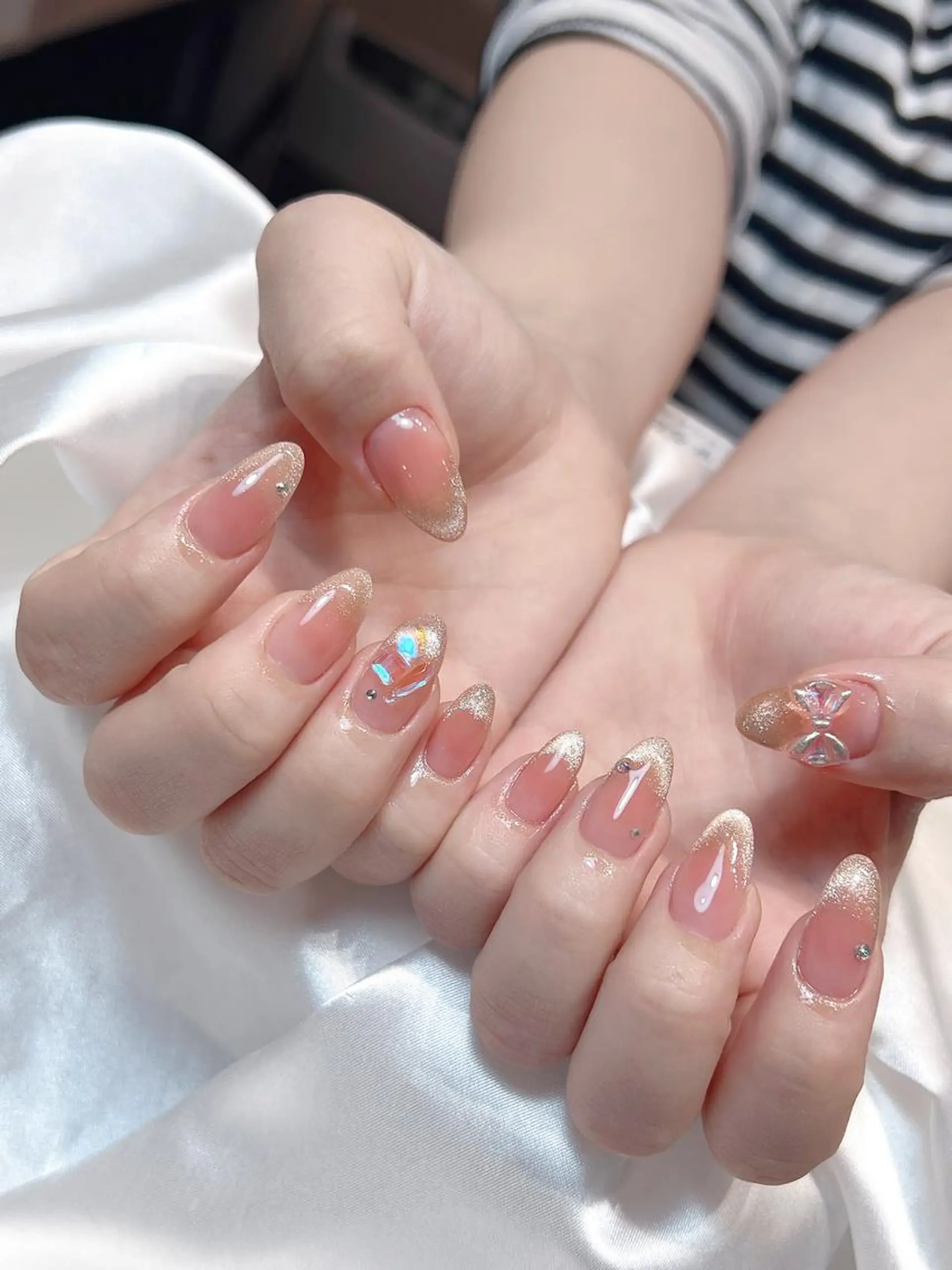 ネイル フレンチネイル マグネットネイル ハンドネイル bijou nails　蓮のネイルデザイン