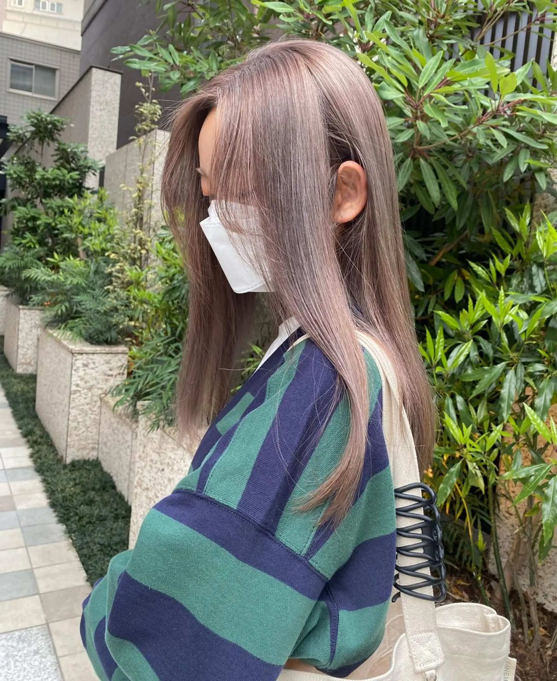ロング カラー ブリーチ グレージュ シルバー シルバーグレージュ ロング ハイトーン/デザイン hirokiのヘアスタイル