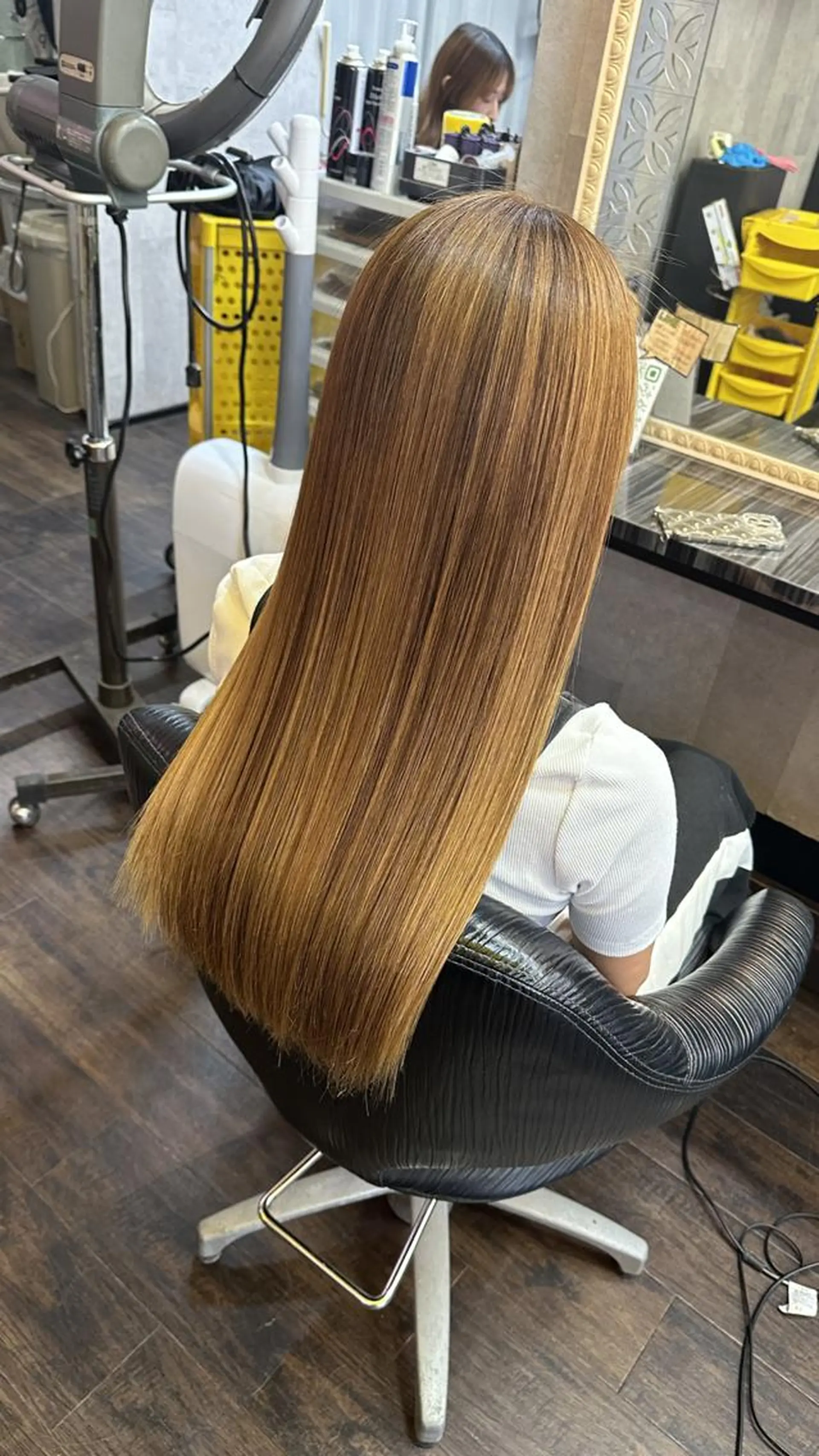 カラー ロング 紺野 愛美のヘアスタイル