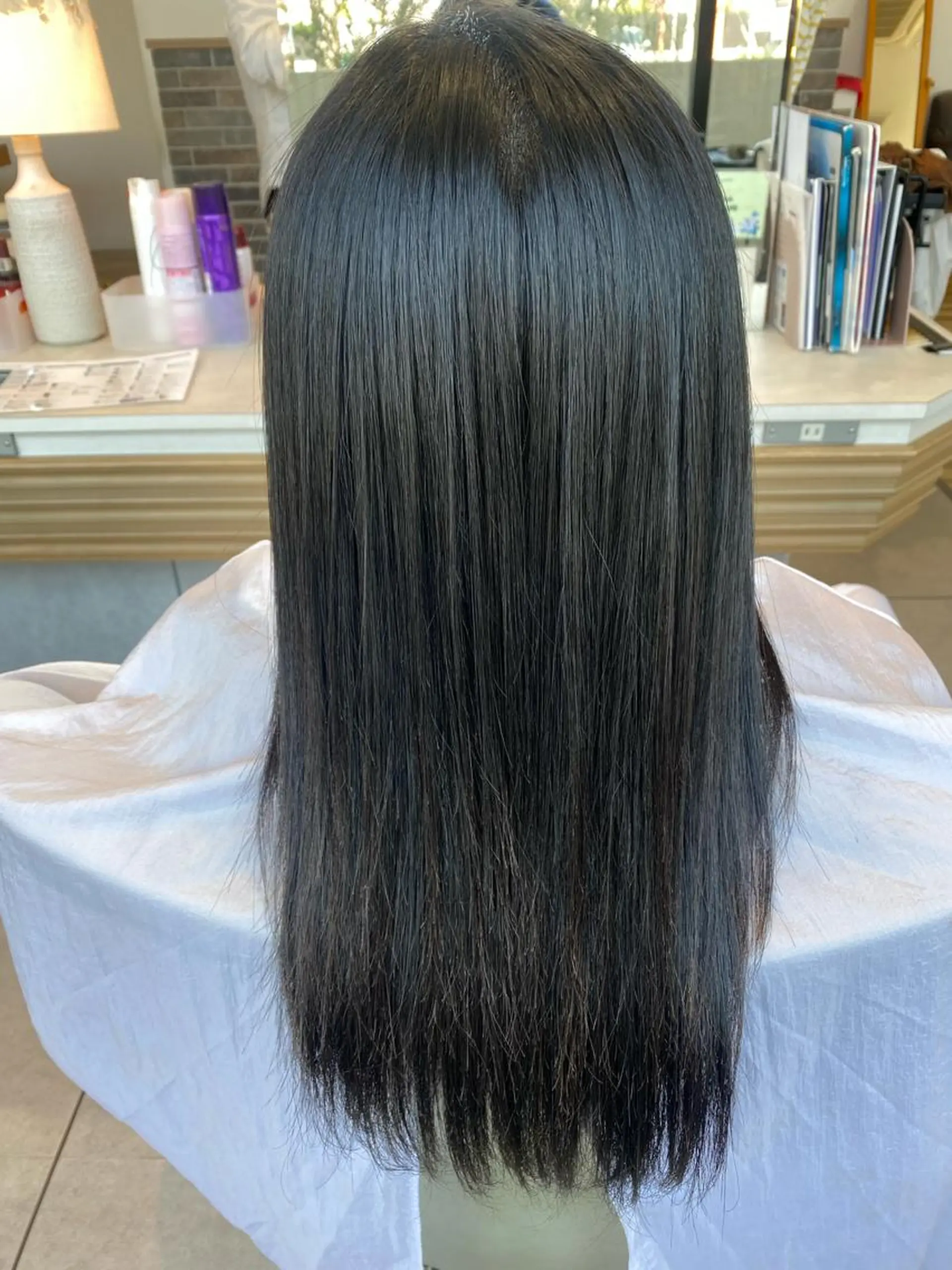 セミロング 縮毛矯正 岡本 梨沙のヘアスタイル