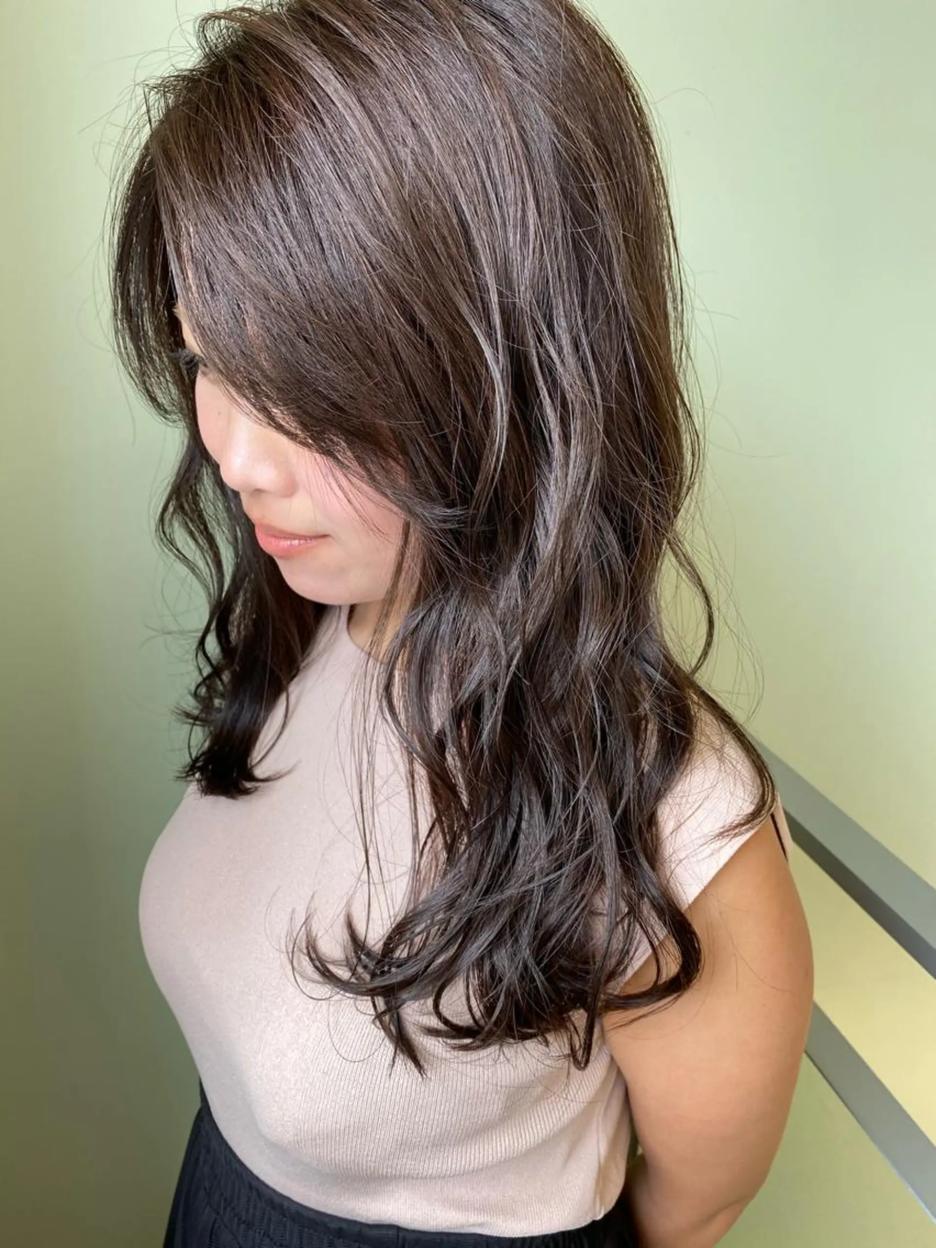 ロング カラー ブリーチ グレージュ ブリーチなしカラー 樋口 雄稀のヘアスタイル