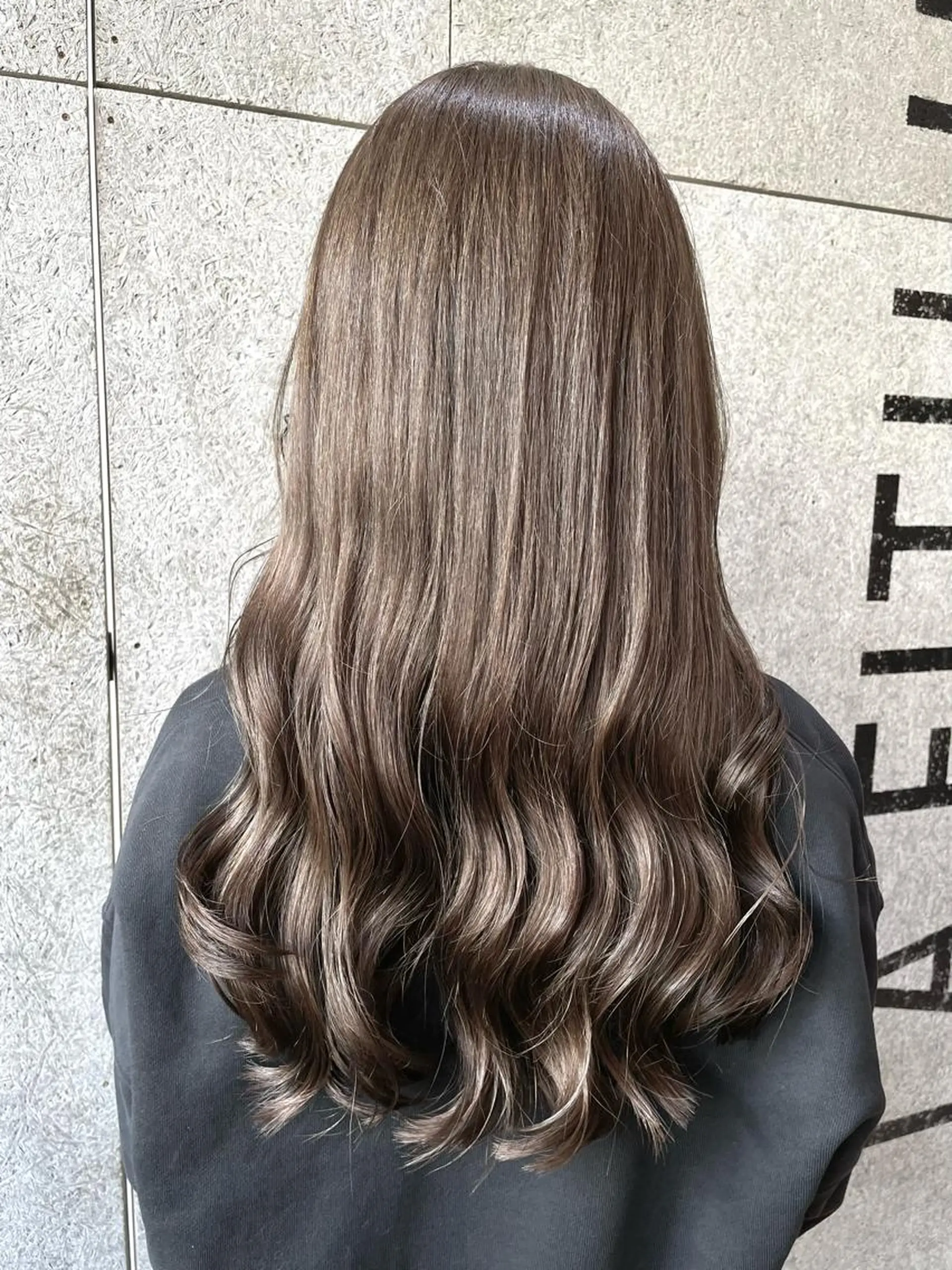 カラー 透明感カラー グレージュ 💘韓国レイヤー上 品カラーruru💘のヘアスタイル