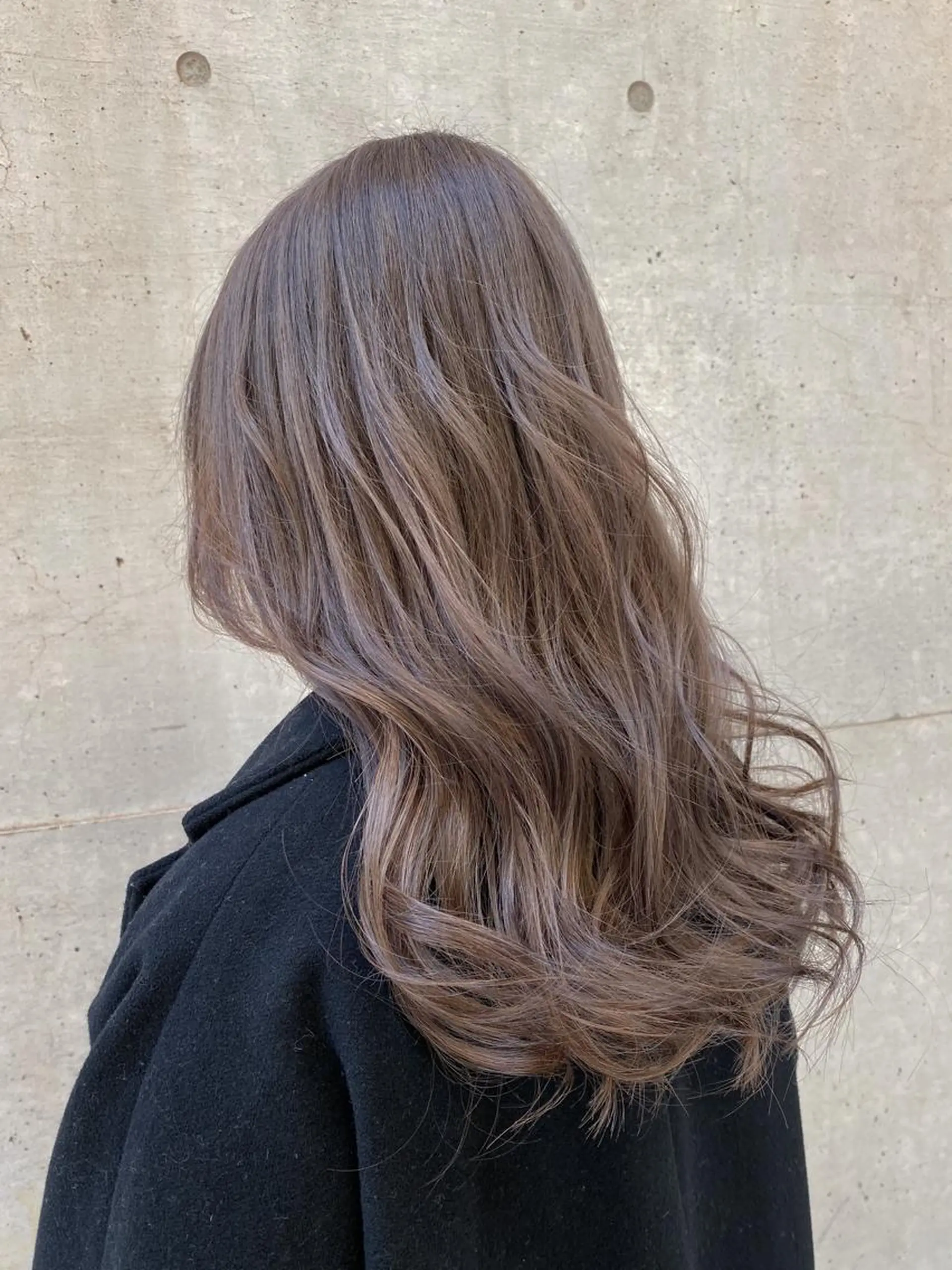 セミロング カラー ブリーチ ケアブリーチ グレージュ ミルクティーグレージュ 【透明感、艶髪】西村 有司のヘアスタイル