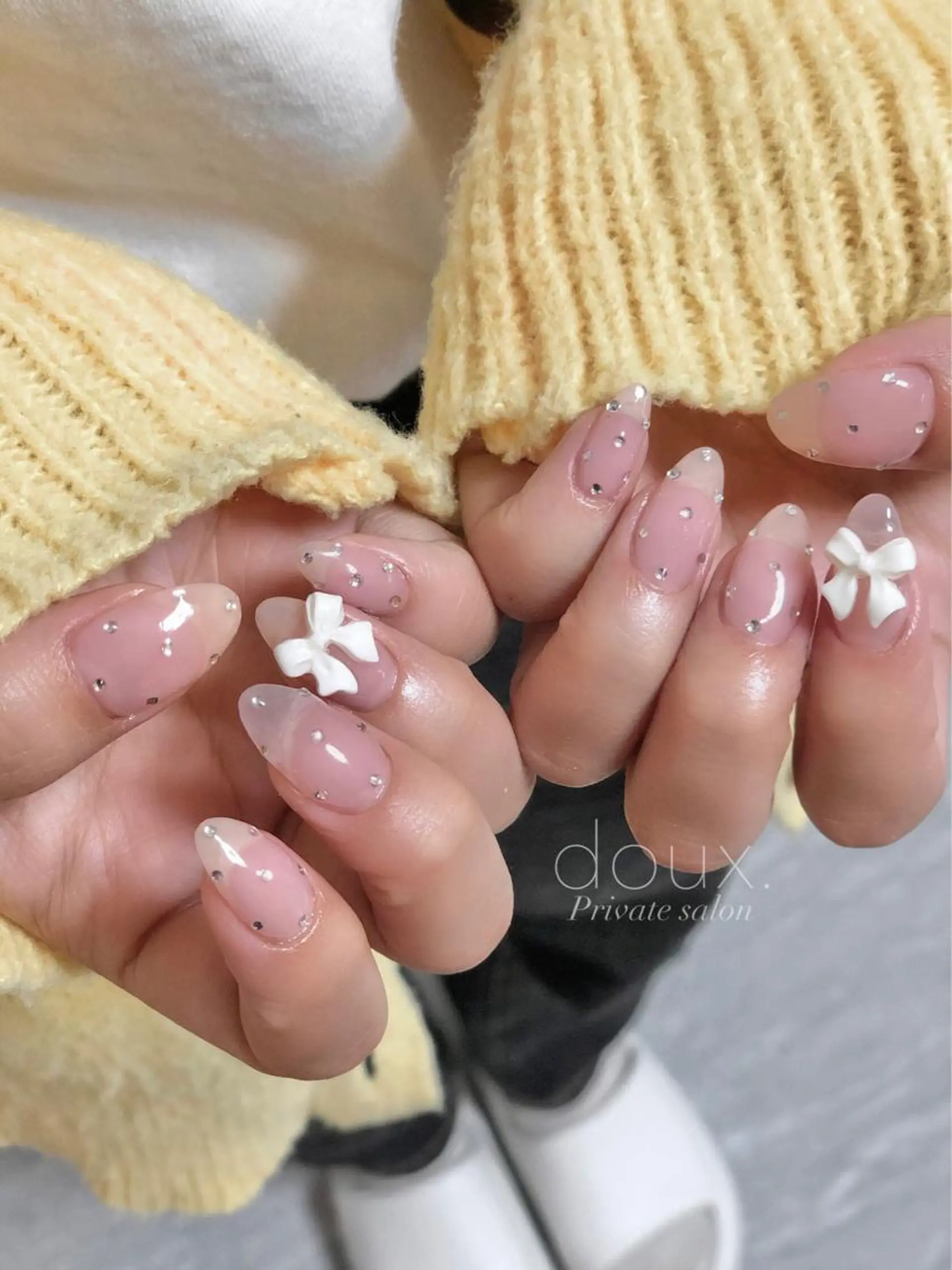 ネイル キラキラネイル リボン 春ネイル ワンホンネイル ハンドネイル doux. nailのネイルデザイン