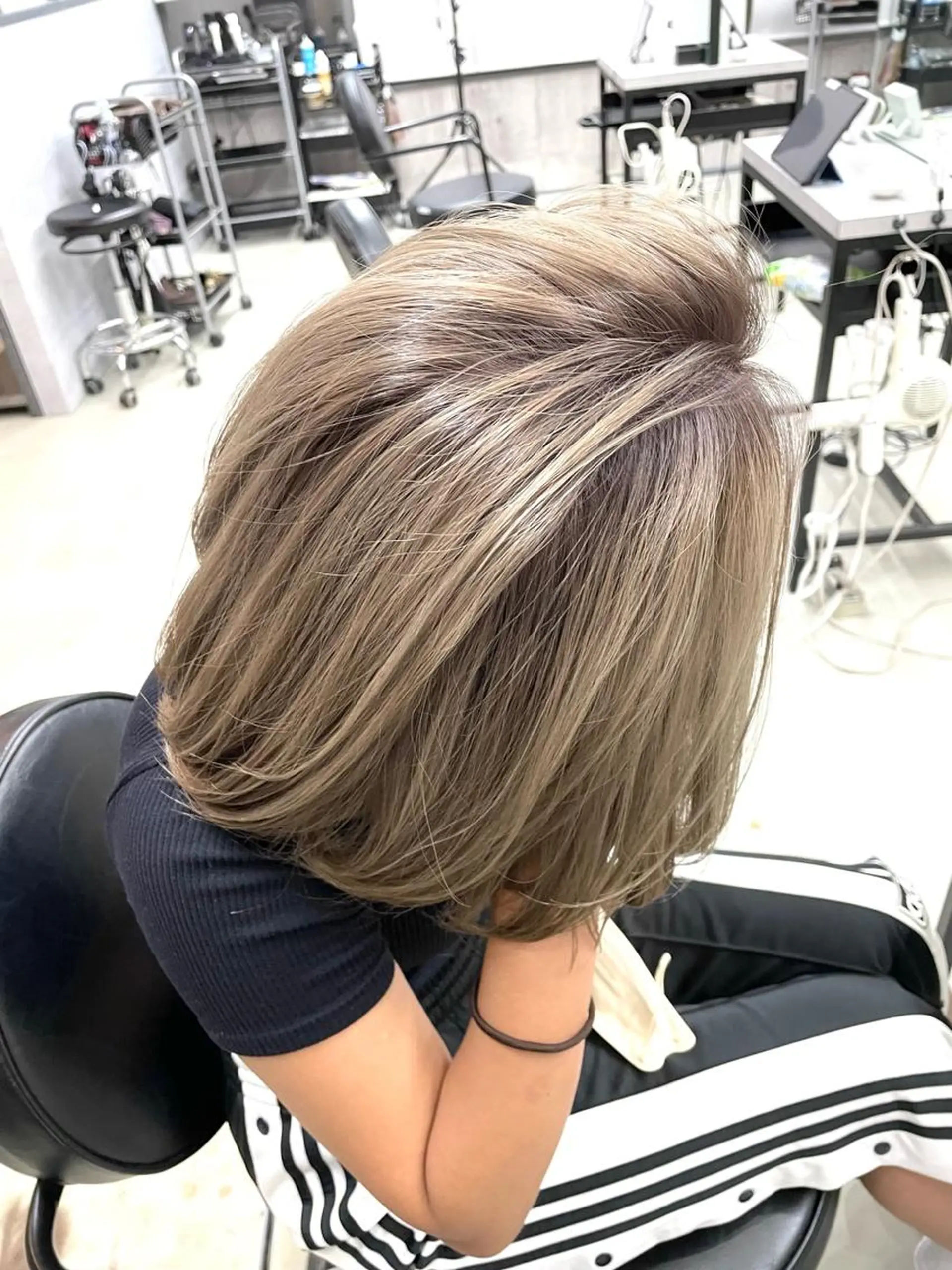 ミディアム カラー アッシュ ベージュカラー ヘアカラー LUXBE LUCE ひなののヘアスタイル