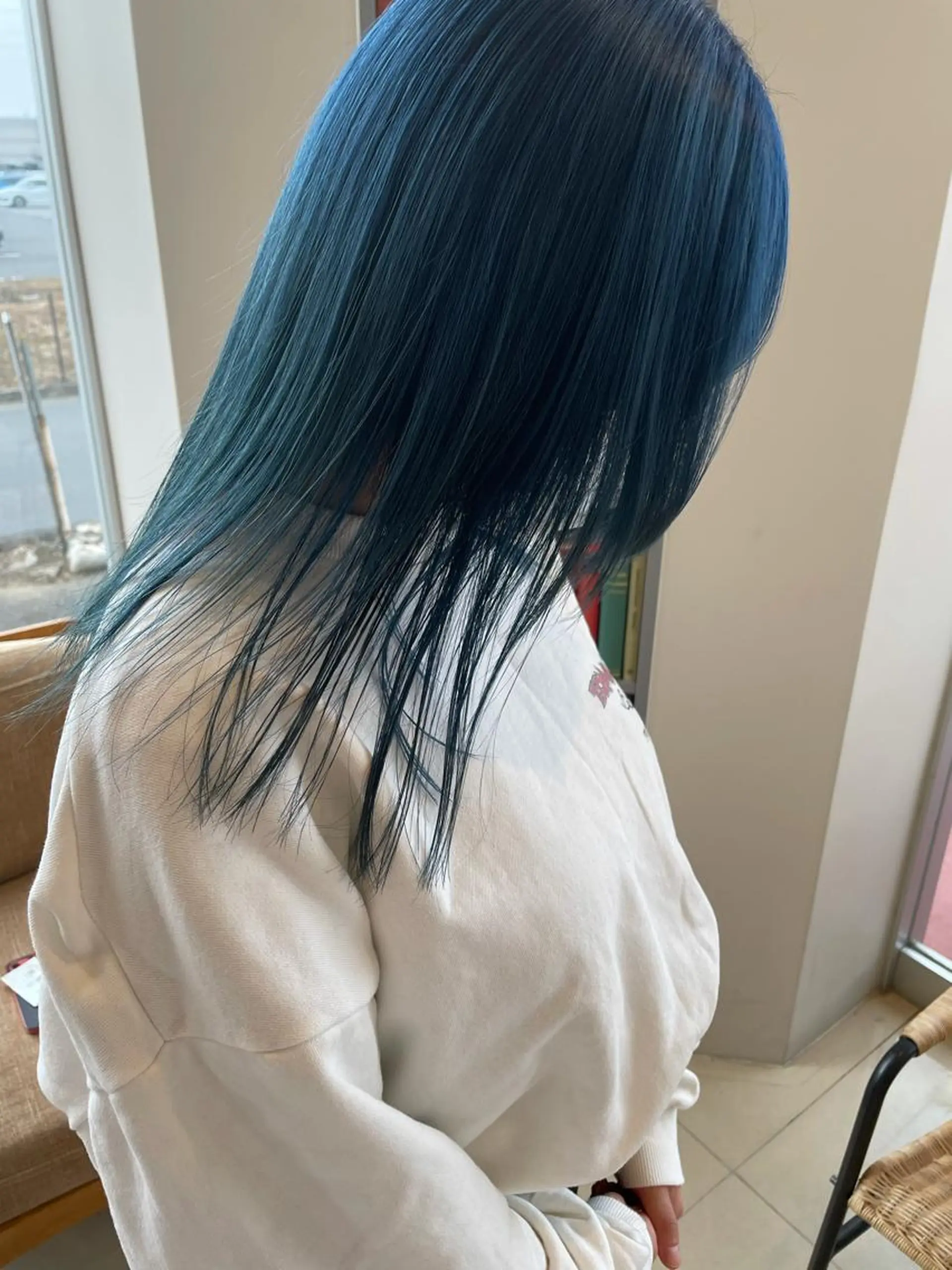 セミロング 三ツ木 真由のヘアスタイル