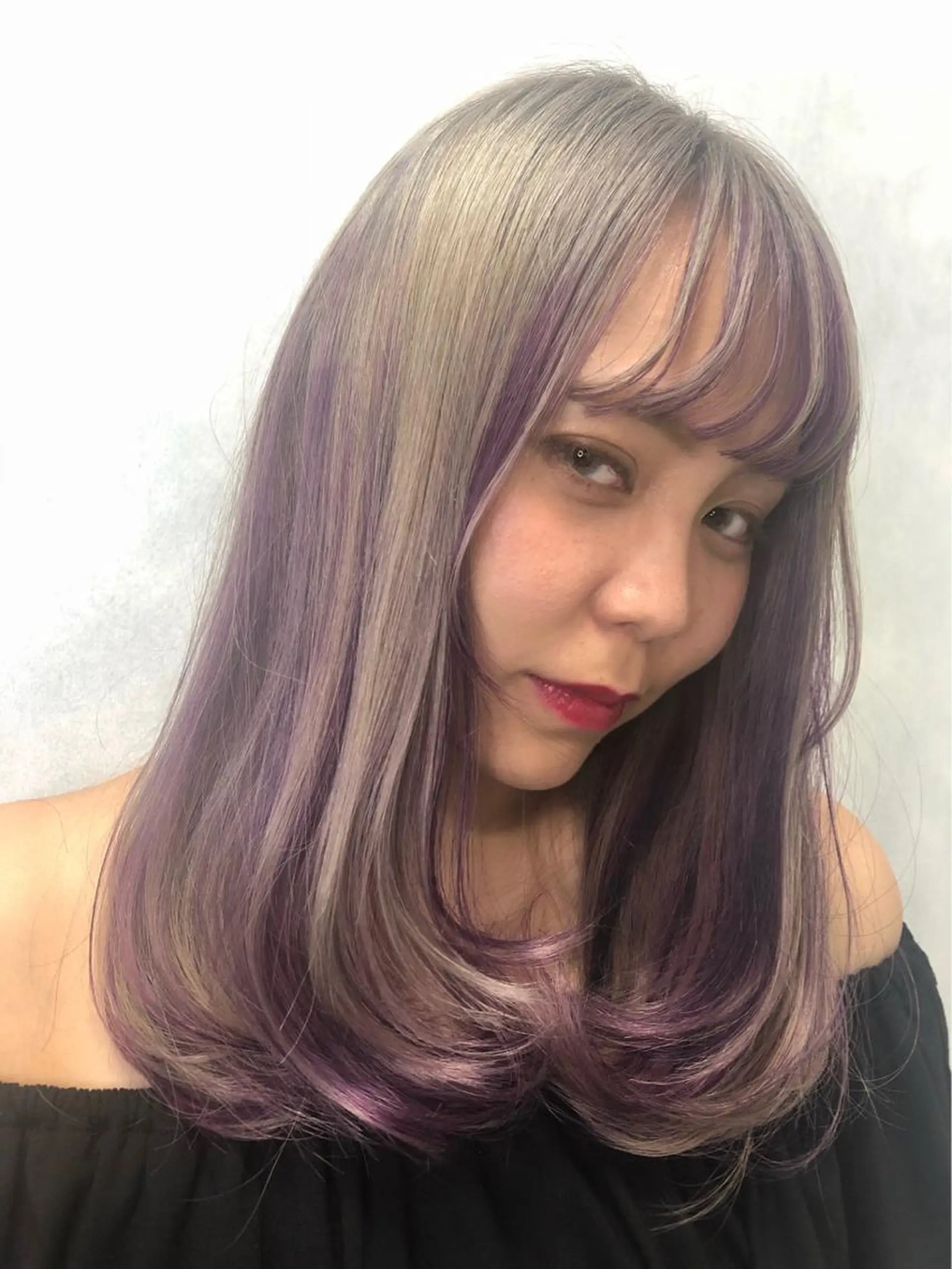 セミロング ヘアカラー 推しカラー🌙 RIHOのヘアスタイル