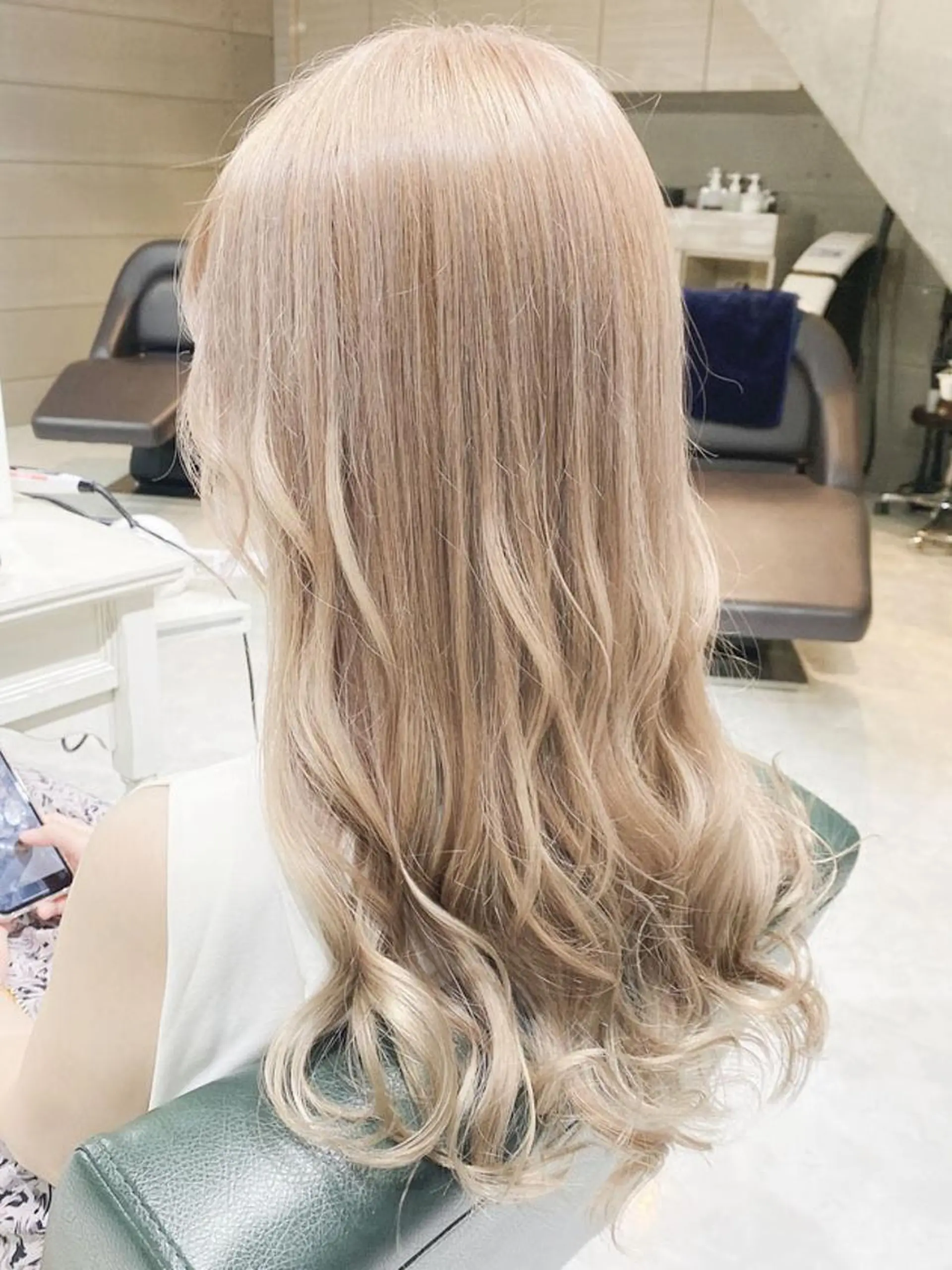 ロング カラー ヘアアレンジ ブリーチ ケアブリーチ 透明感カラー デザインカラー ハイトーンカラー Days 透明感カラーのヘアスタイル