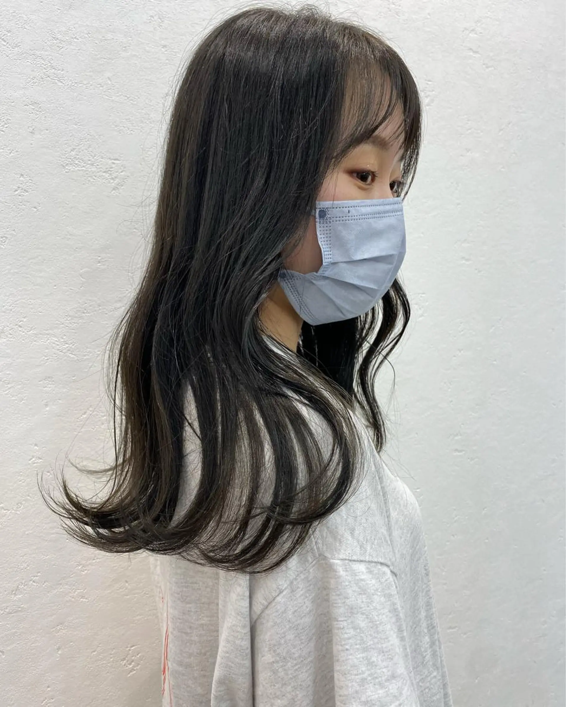 ロング カラー オリーブ/アッシュ やわらか透明感カラーのヘアスタイル