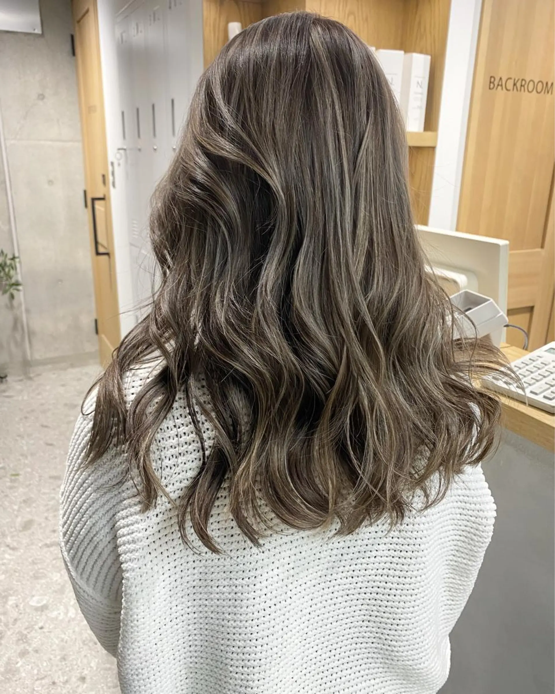 セミロング カラー ハイライトカラー ハイライト ヘアカラー トリートメント ブリーチカラーレイヤ ーカット🦋annaのヘアスタイル