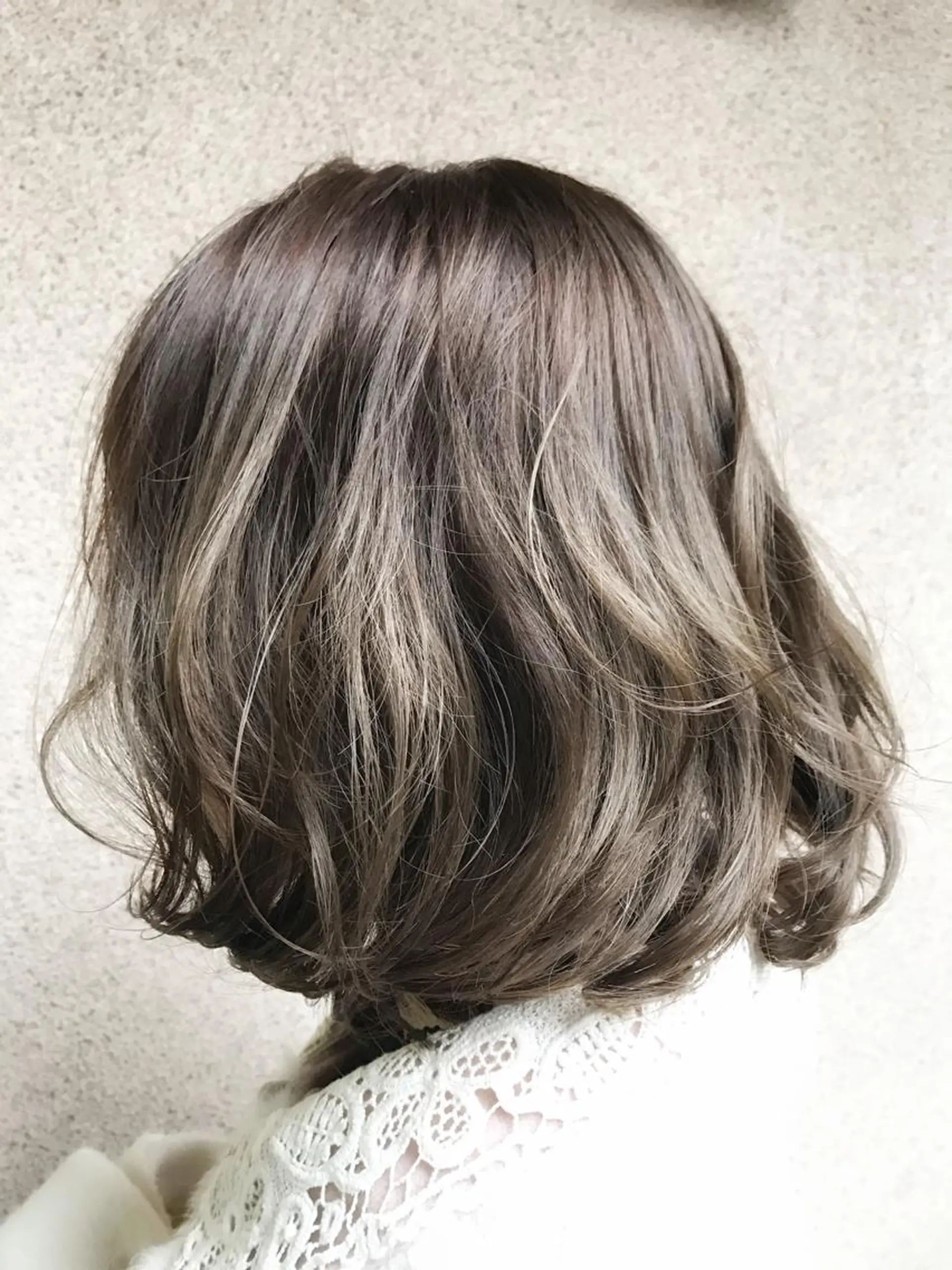 セミロング カラー ベージュカラー ブリーチ 透明感カラー ハイトーンカラー ブリーチなしカラー vato バトのヘアスタイル