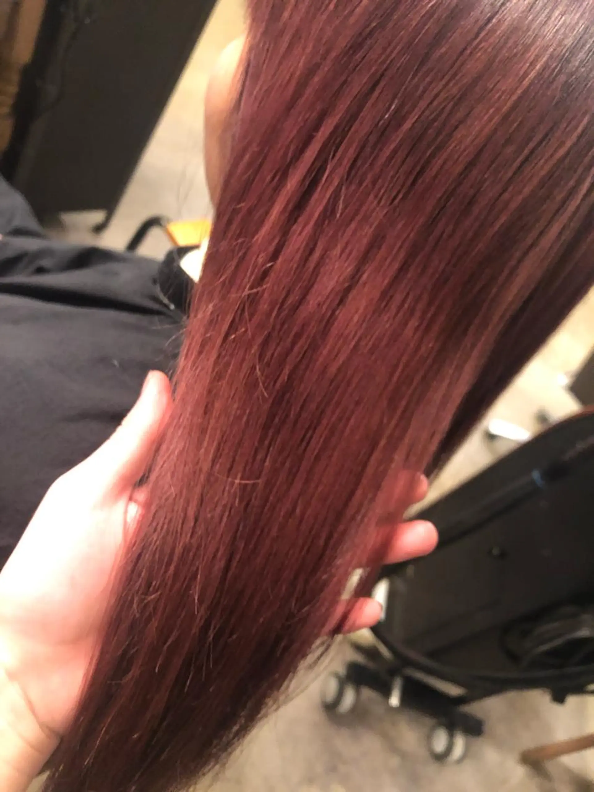 セミロング カラー ボルドーカラー 🩵小野 えりか🩷のヘアスタイル