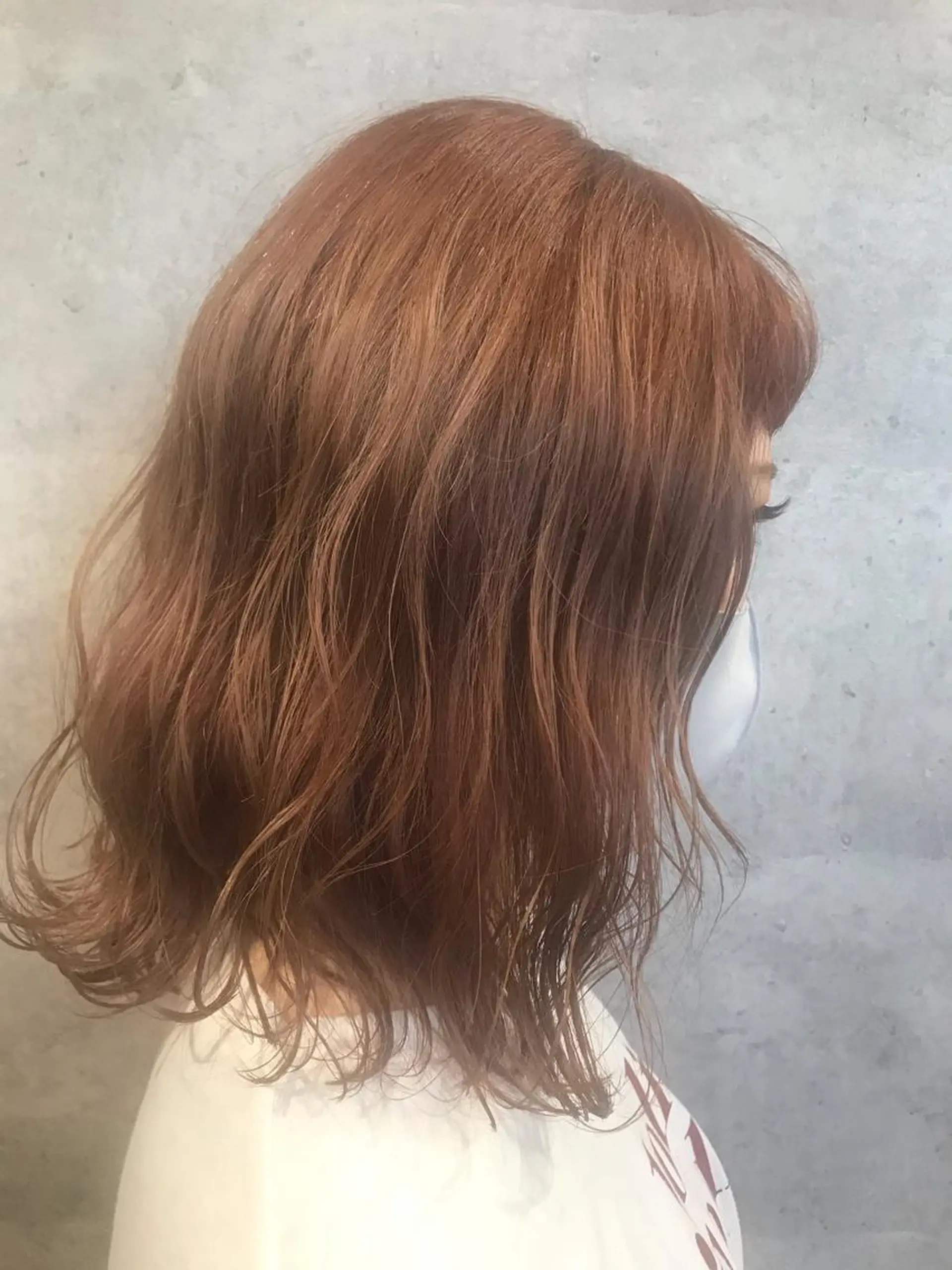 ミディアム 松本 美香のヘアスタイル