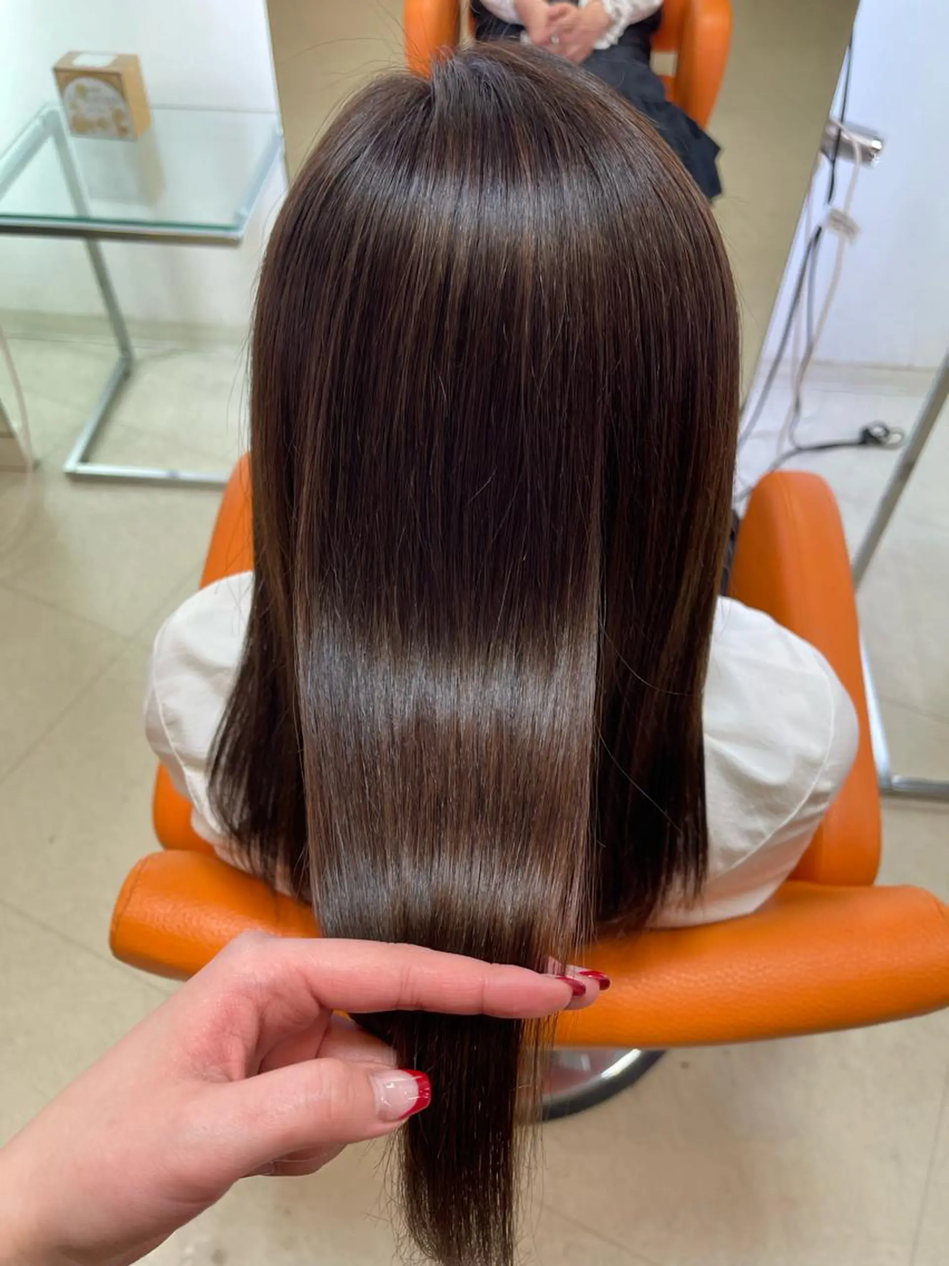 セミロング カラー 鶴﨑 美優亜のヘアスタイル