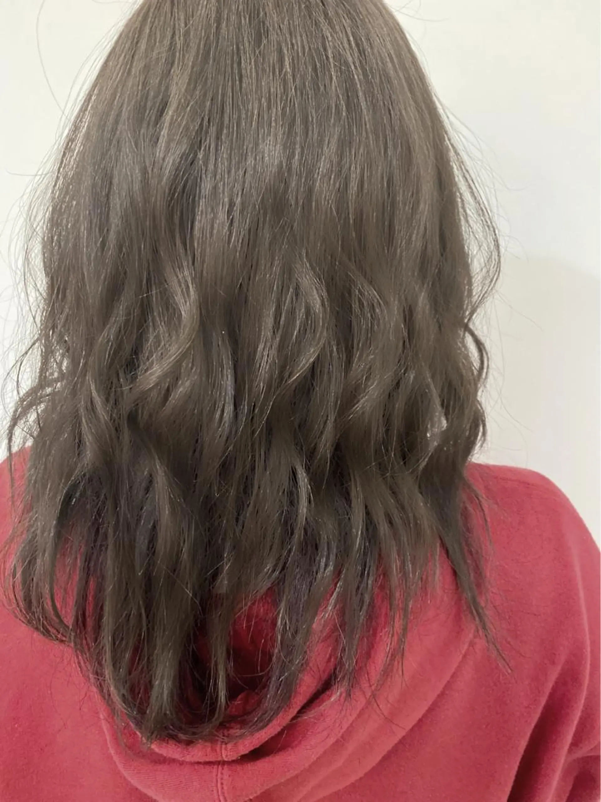 セミロング カラー ブリーチ 透明感カラー グレージュ ヘアカラー 川越 輝梨奈のヘアスタイル