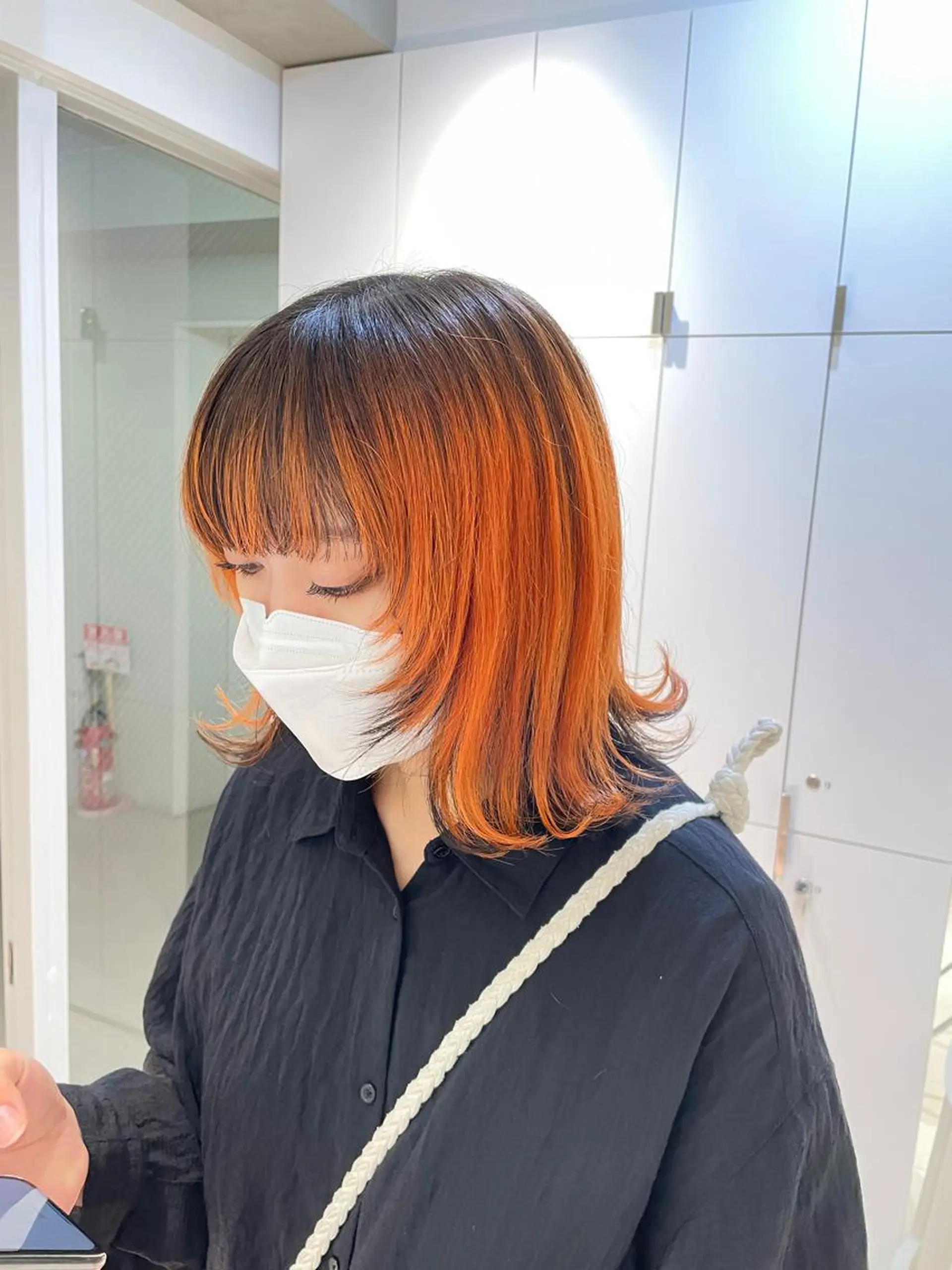 ミディアム カラー ヘアアレンジ 黒髪 デザインカラー オレンジ 顔まわりレイヤー レイヤーカット カット ヘアカラー トリートメント ヘッドスパ ヘアセット 艶髪✨寒色カラー✨ 翁長孝輔のヘアスタイル