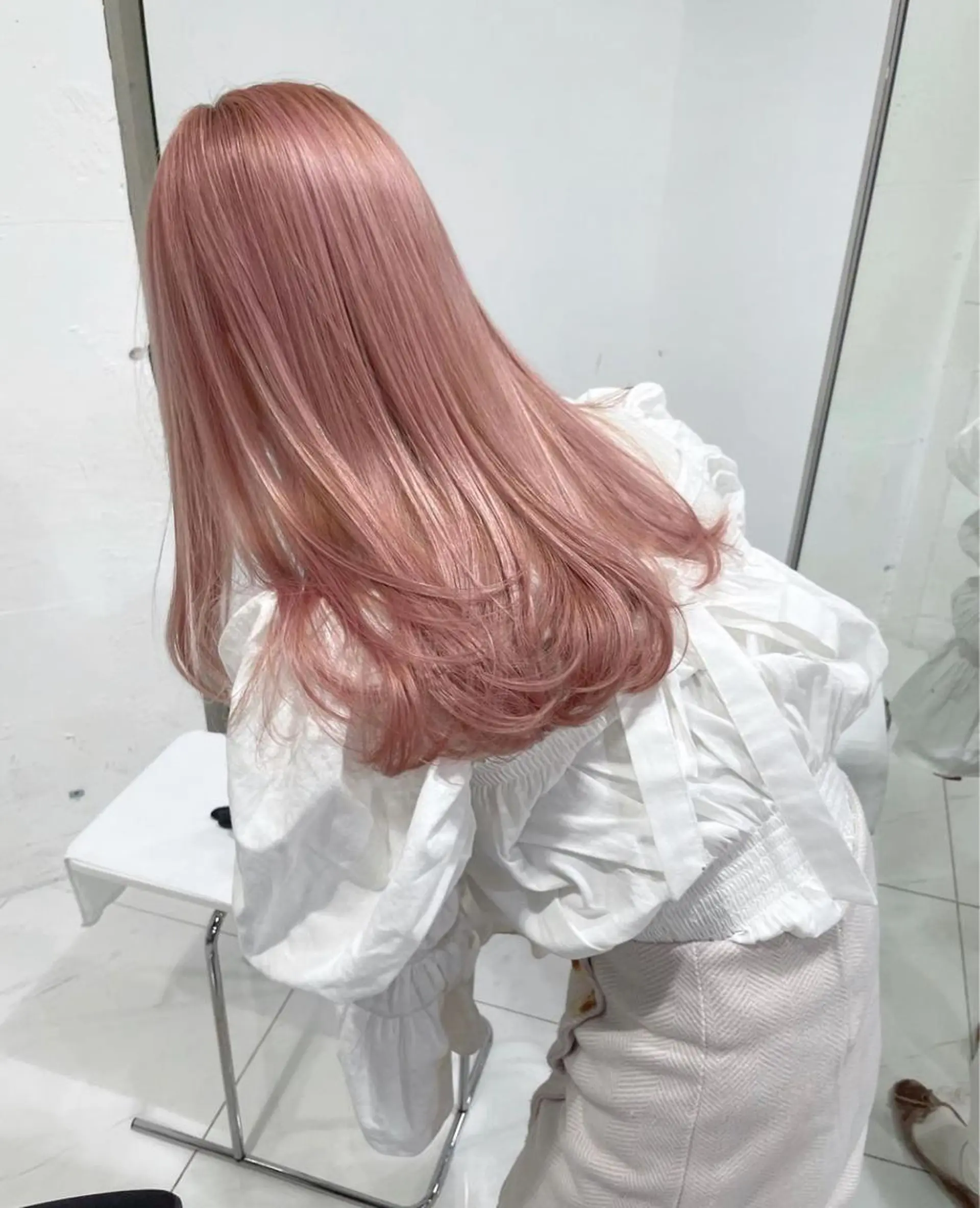 ミディアム カット ヘアカラー トリートメント サロウィン新宿三丁目East所属・顔周りレイヤー/新宿 /モテ艶カラー/航介のヘアスタイル