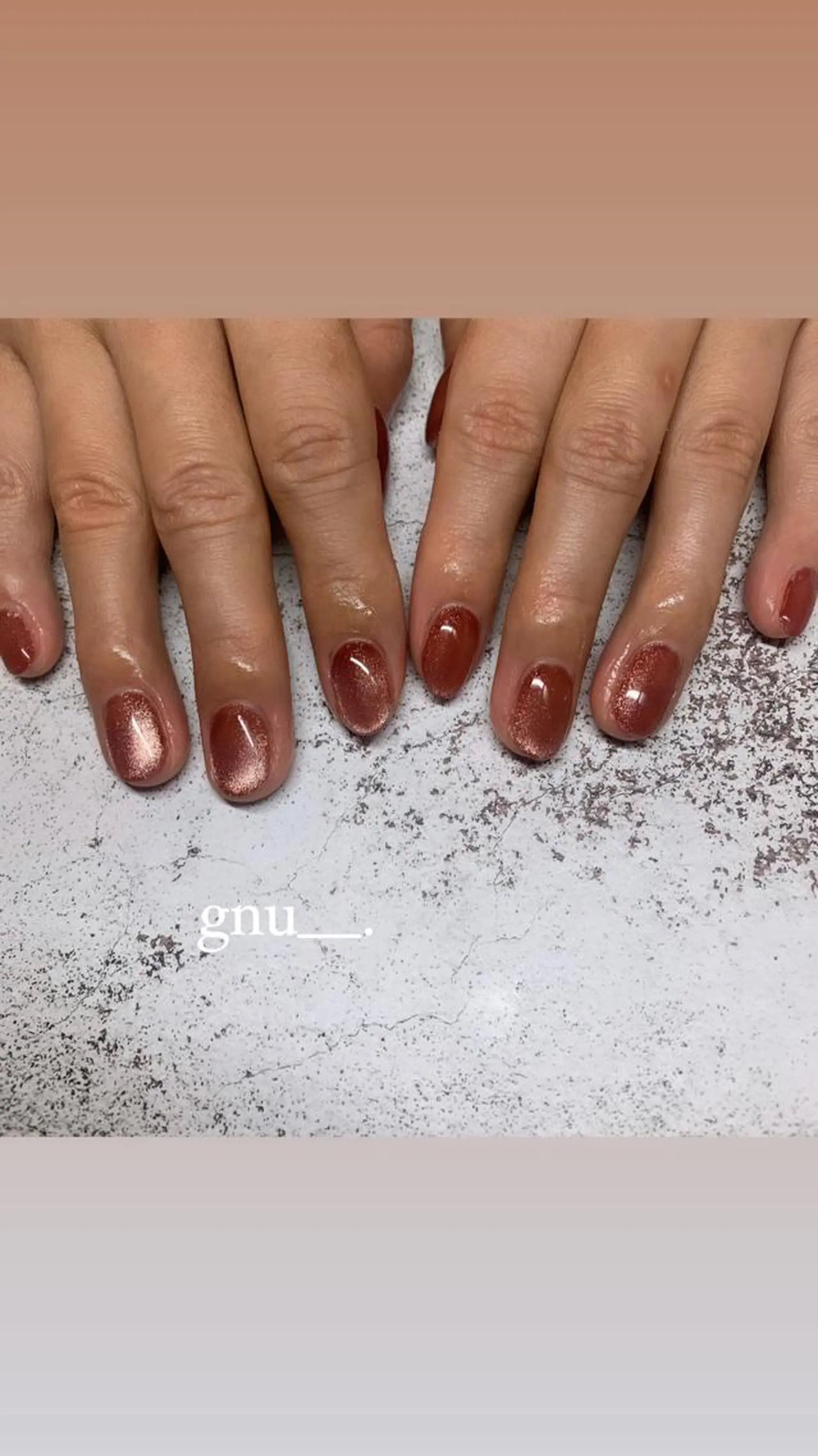 ネイル マグネットネイル 赤色 ハンドネイル gnu__. nailのネイルデザイン