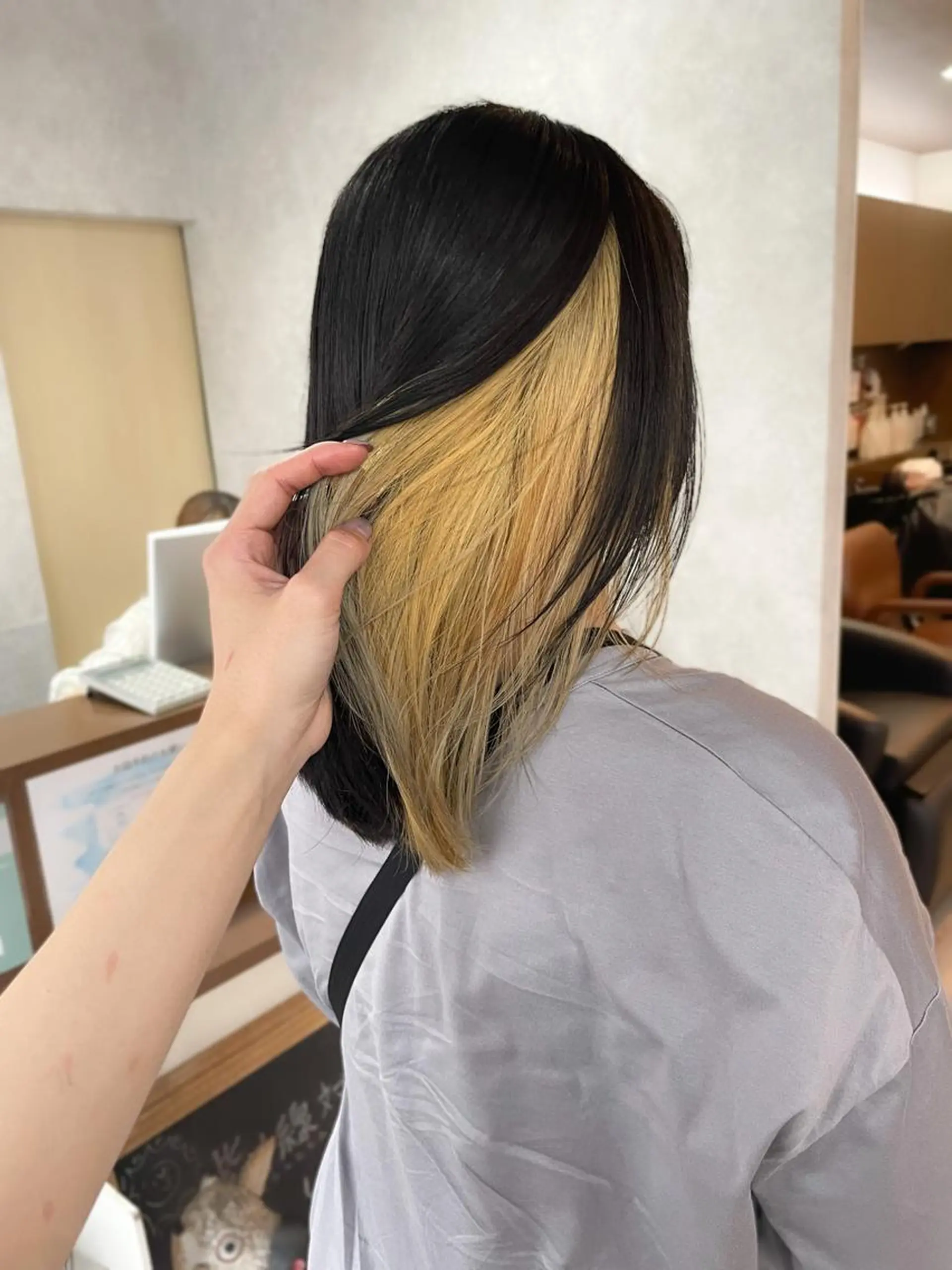 ミディアム カラー ブリーチ 抜きっぱなしブロンド ブロンド インナーカラー 🫧ヒシダアキ taboo.i🫧のヘアスタイル