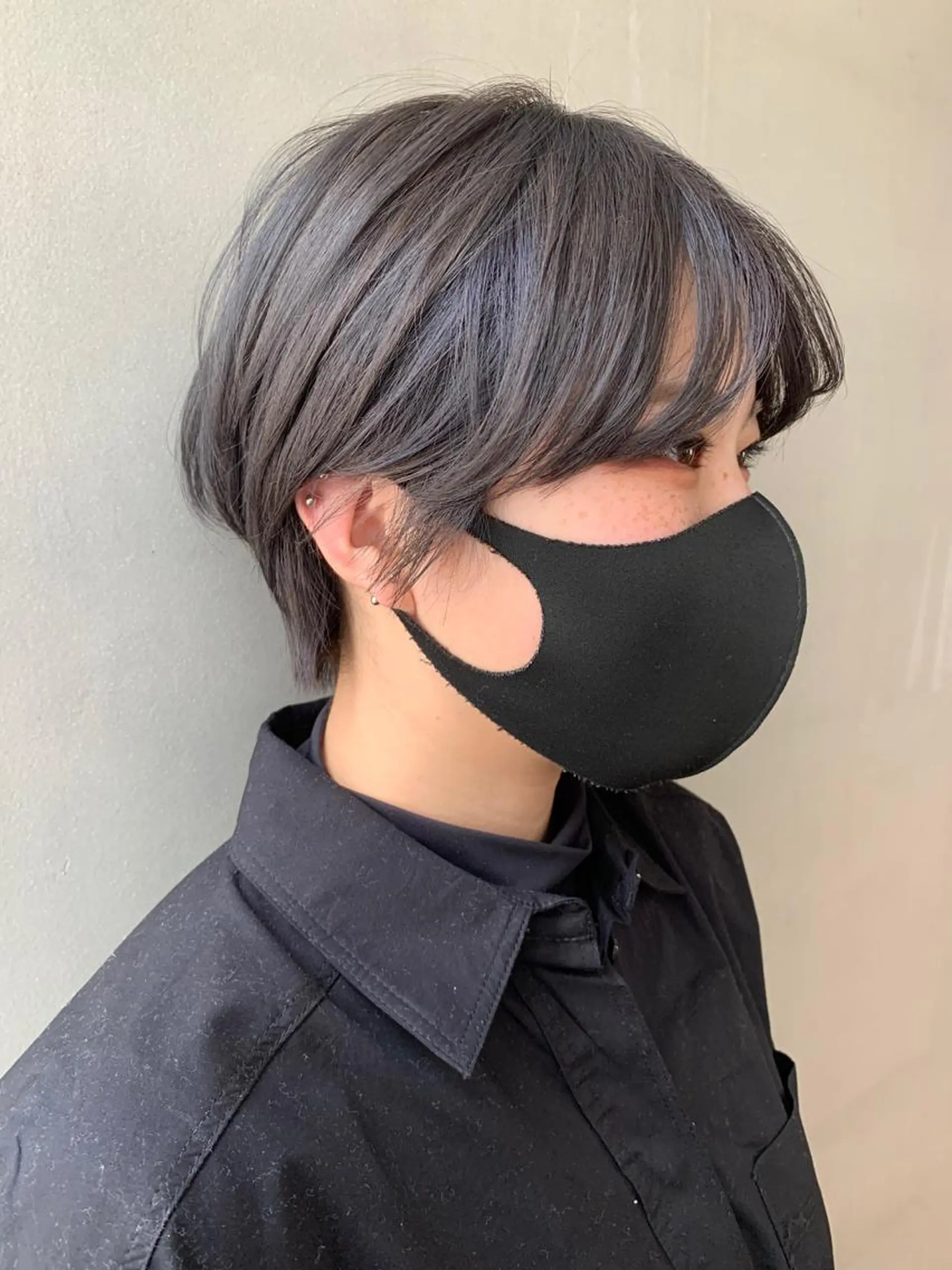 ショート カラー パーマ ヘアアレンジ メンズ キッズ ネイル マツエク・マツパ メンズブリーチ ブリーチ ブルーカラー ブルーグレー ブルー カット ヘアカラー トリートメント ウルフレイヤーカット /チヒロのヘアスタイル