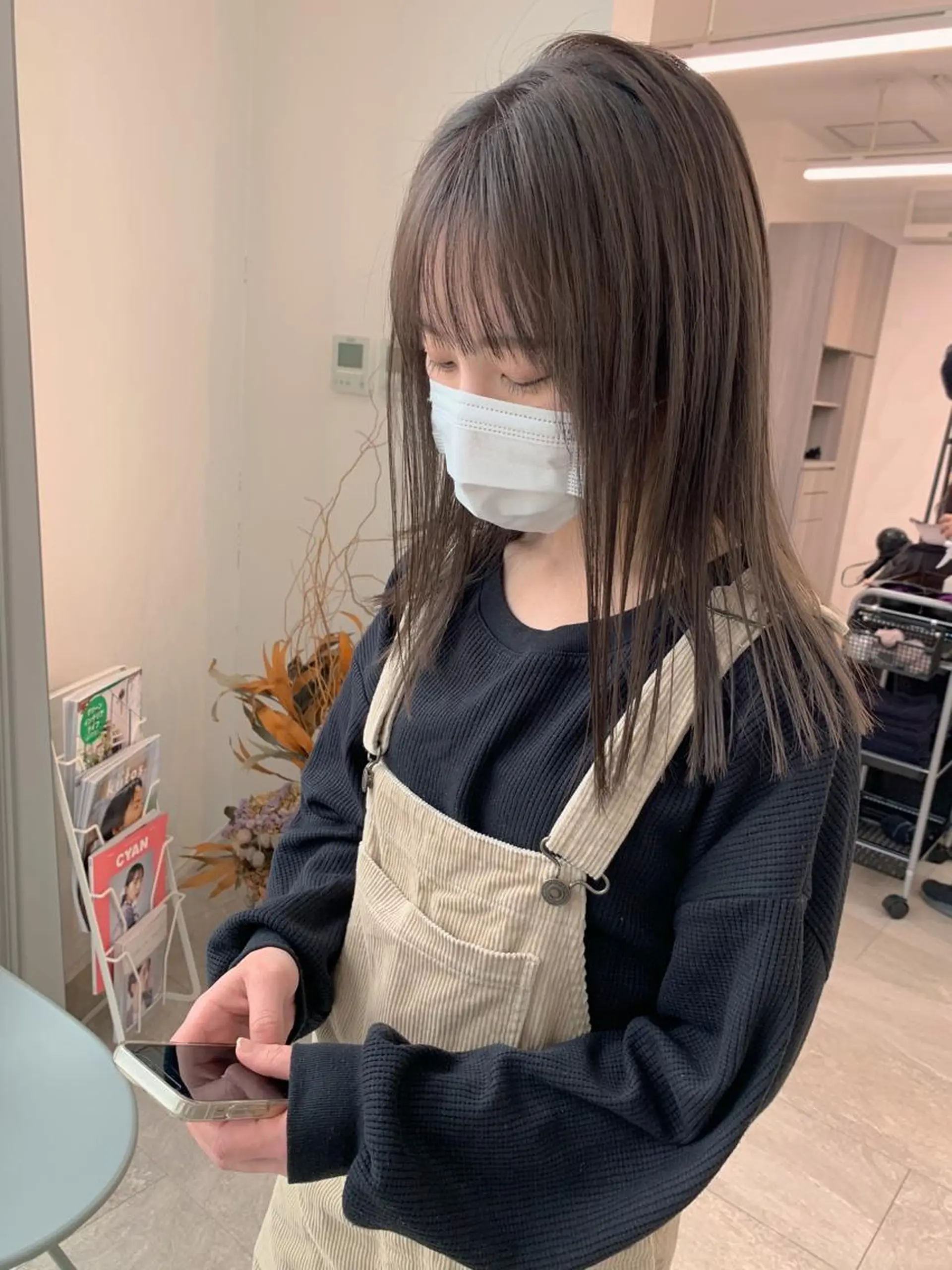 セミロング カラー グレージュ kitagawa mayuのヘアスタイル