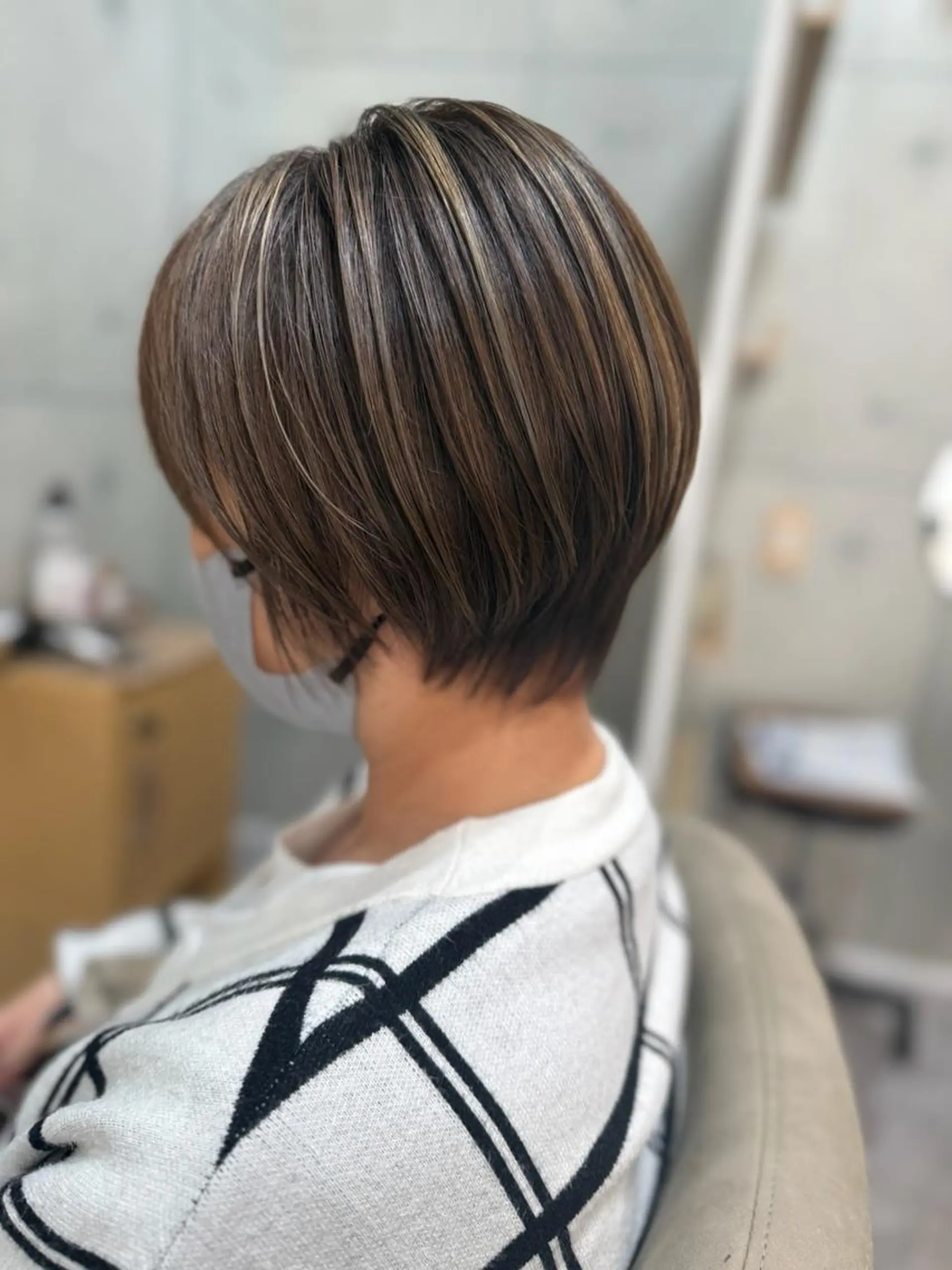 ショート カラー ハイライトカラー ハイライト ショートヘア カット ヘアカラー 🤍NAOMI _Naniのヘアスタイル