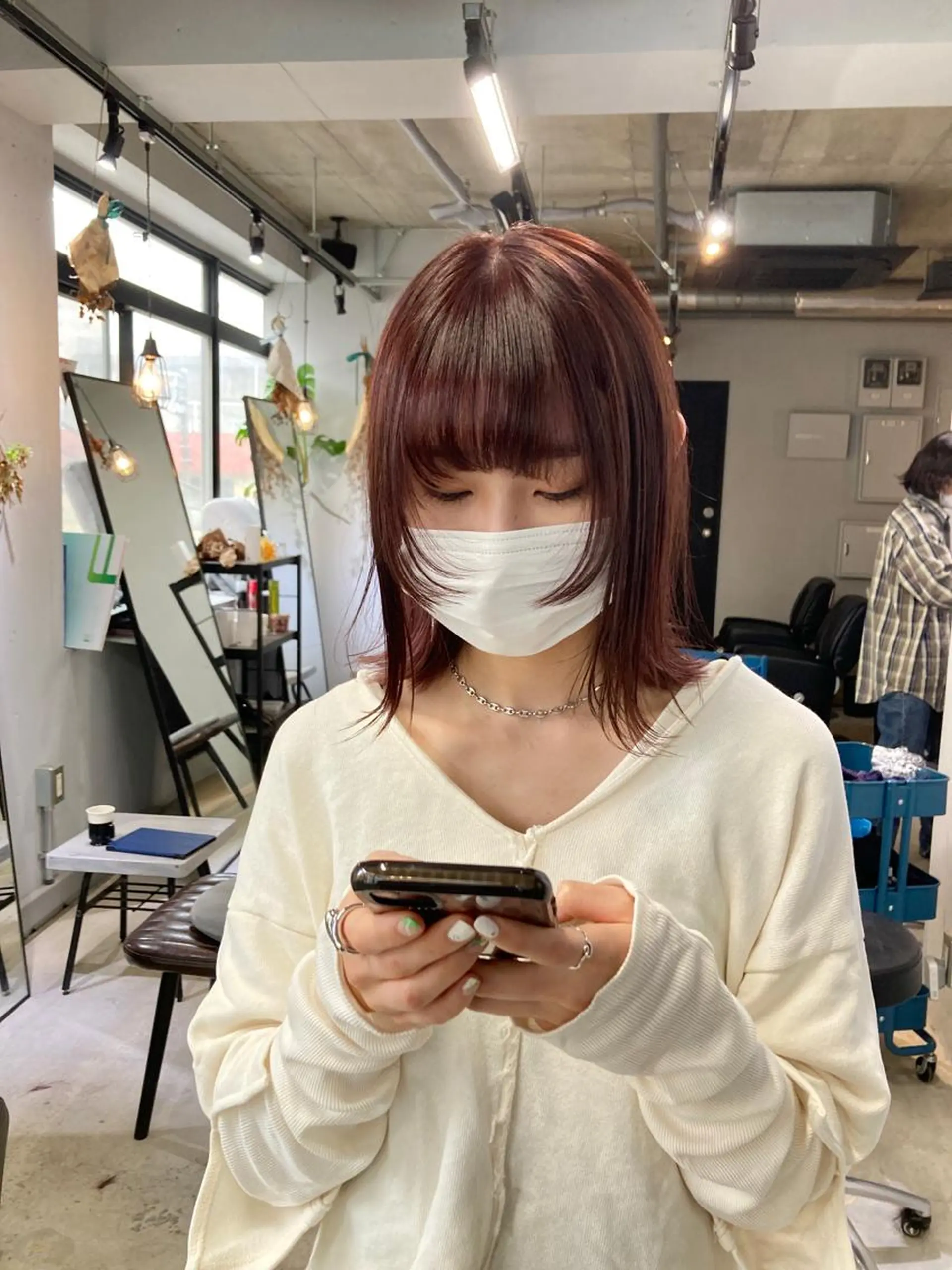 ミディアム 顔まわりレイヤー 顔周りカット レイヤーカット 外ハネヘア ウルフカット カット ヘアカラー トリートメント 新井 広樹のヘアスタイル