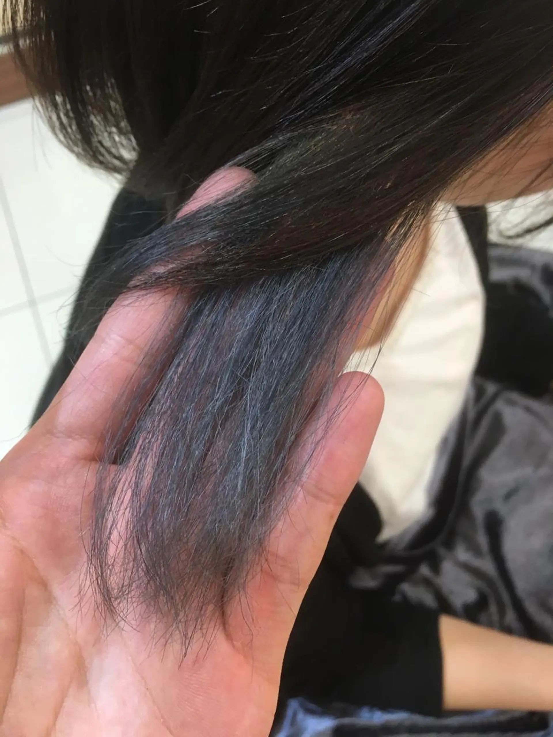 ショート カラー ブリーチ ブルーカラー ブルーグレー 永井 大希のヘアスタイル