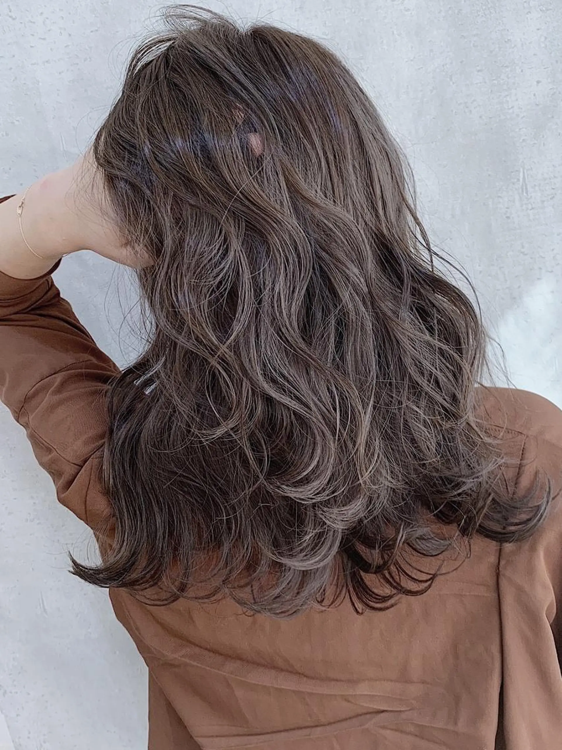 セミロング カラー MOU namba ムウナンバのヘアスタイル