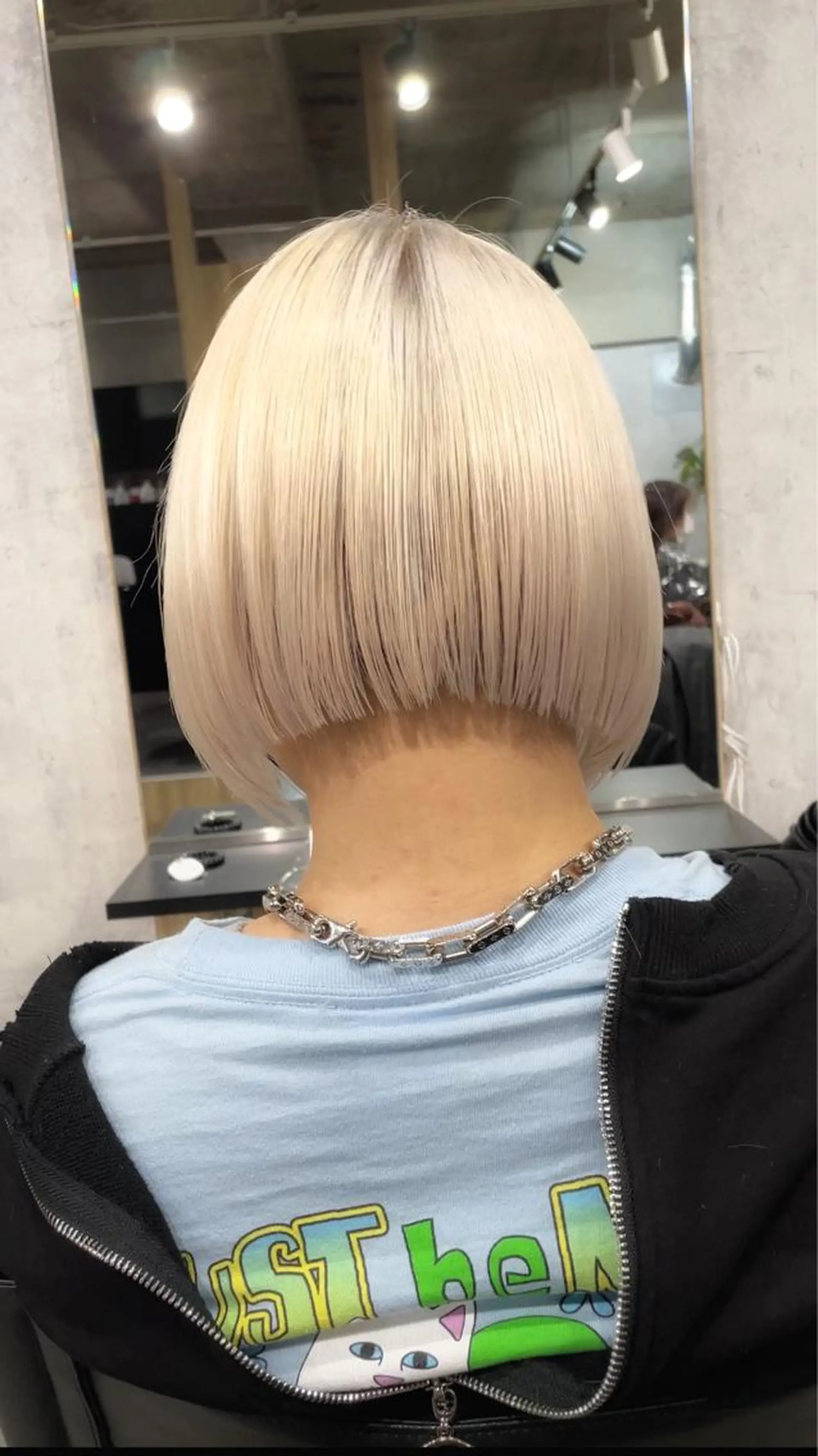 ショート カラー 🌈艶ハイトーン🌈 心を込めます🤝涼介のヘアスタイル