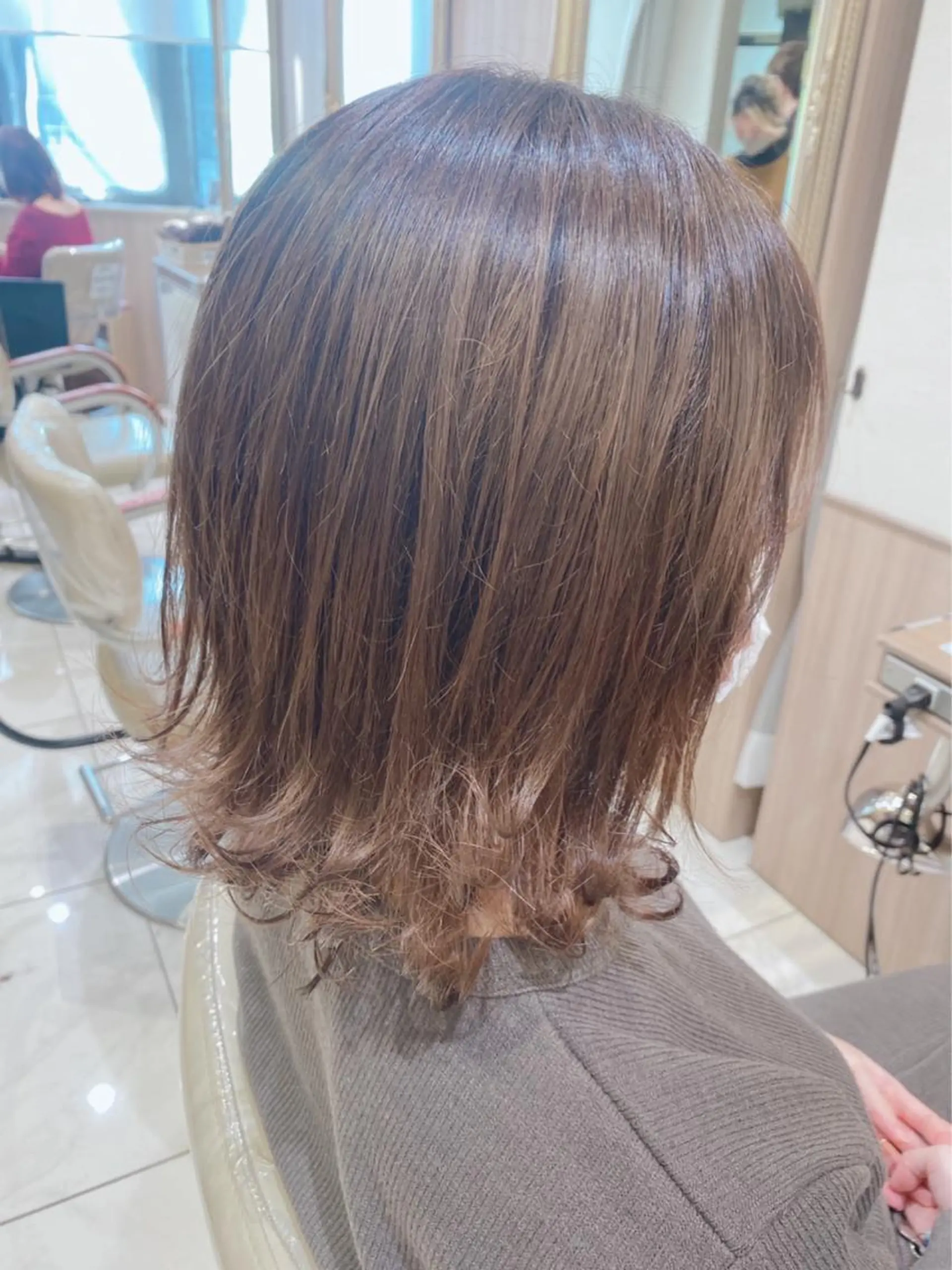 ミディアム カラー 古川 琴美のヘアスタイル