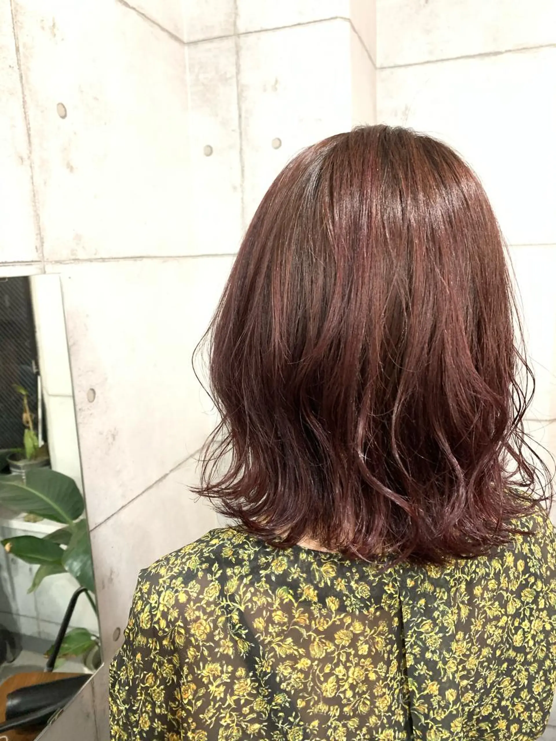 ミディアム カラー パーマ ヘアアレンジ メンズ キッズ ネイル マツエク・マツパ 切りっぱなしヘアボブ ミディアムヘアRYOのヘアスタイル