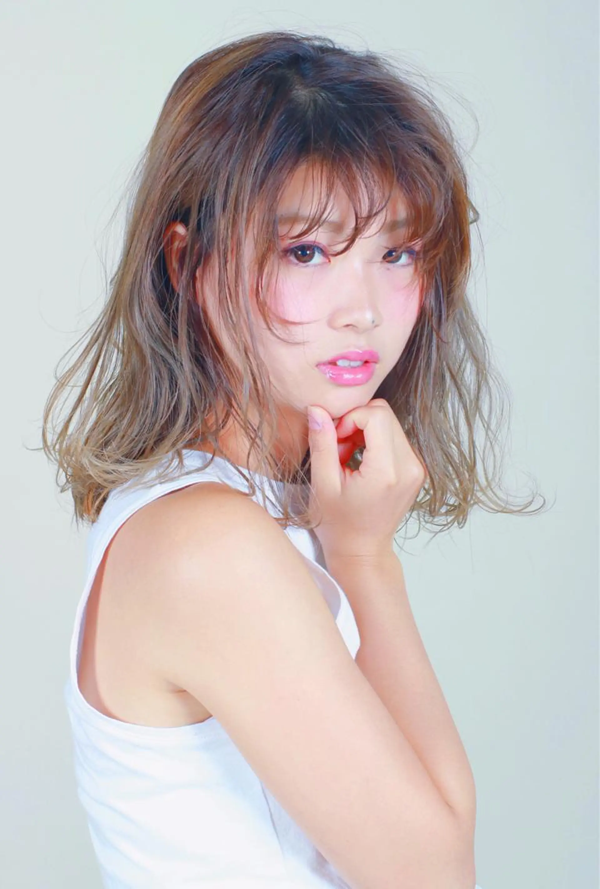 ミディアム カラー ベージュカラー フォギーベージュ ハイライトカラー ハイライト tipi 香椎・千早のヘアスタイル