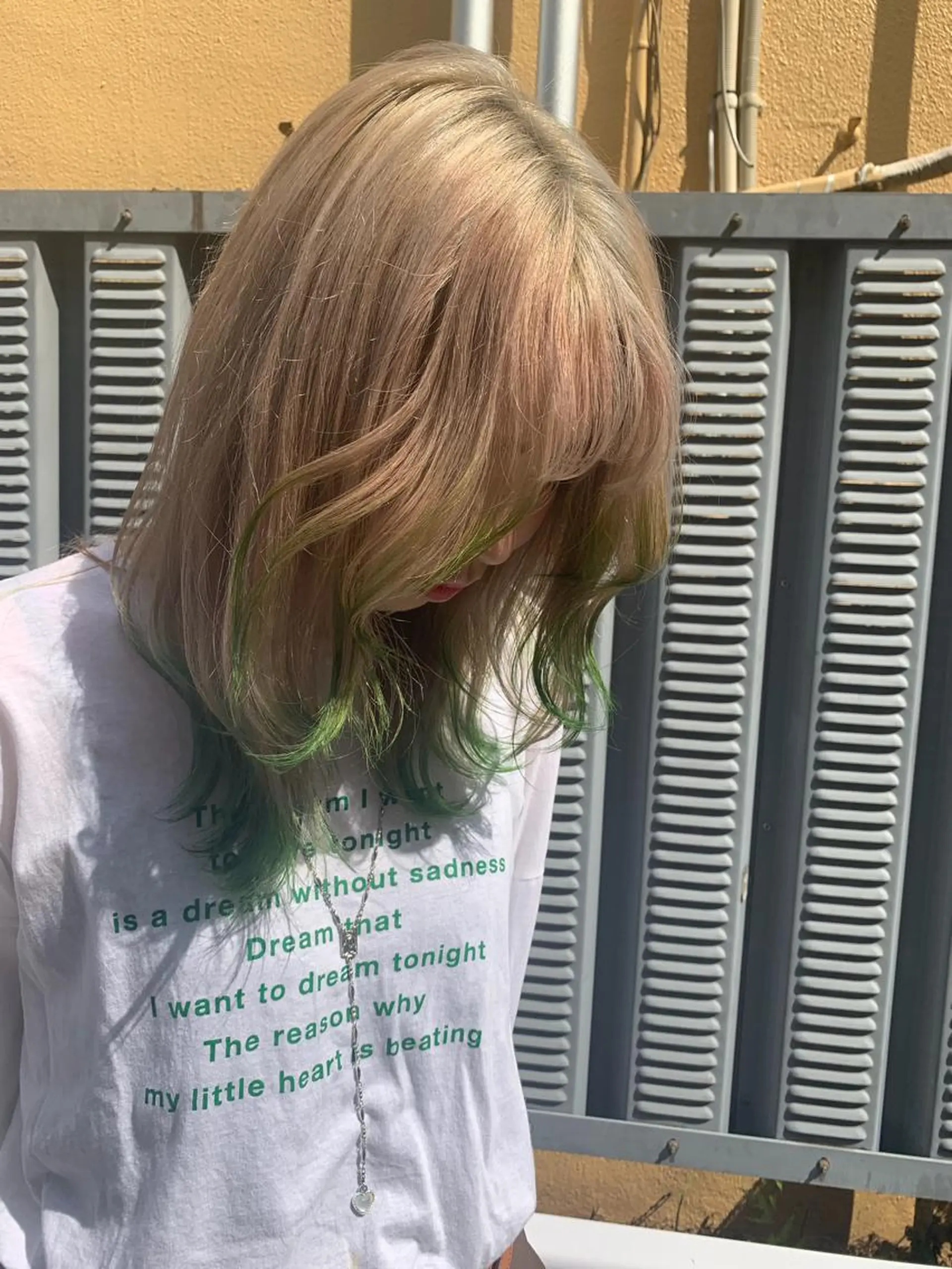 セミロング カラー ハイトーンカラー 顔まわりレイヤー 顔周りカット レイヤーカット サカグチユキナ 【tocca】のヘアスタイル