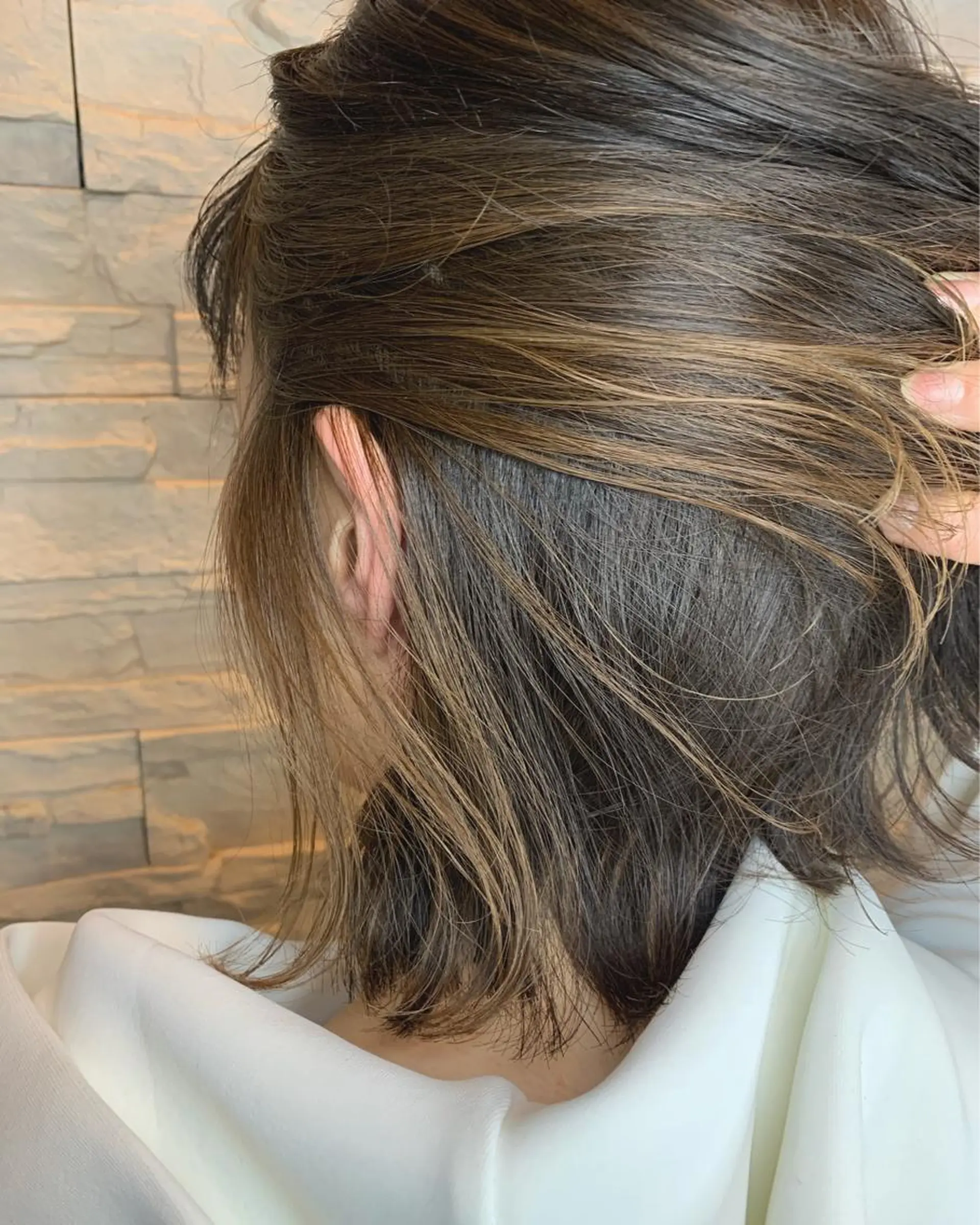 ミディアム カラー イヤリングカラー カット ヘアカラー トリートメント 菅野 愛のヘアスタイル