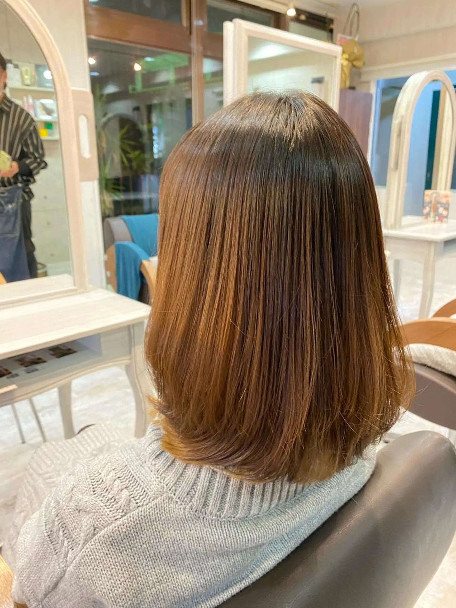 セミロング カラー 横浜／桜木町／艶髪 【Shin】亀井 真のヘアスタイル