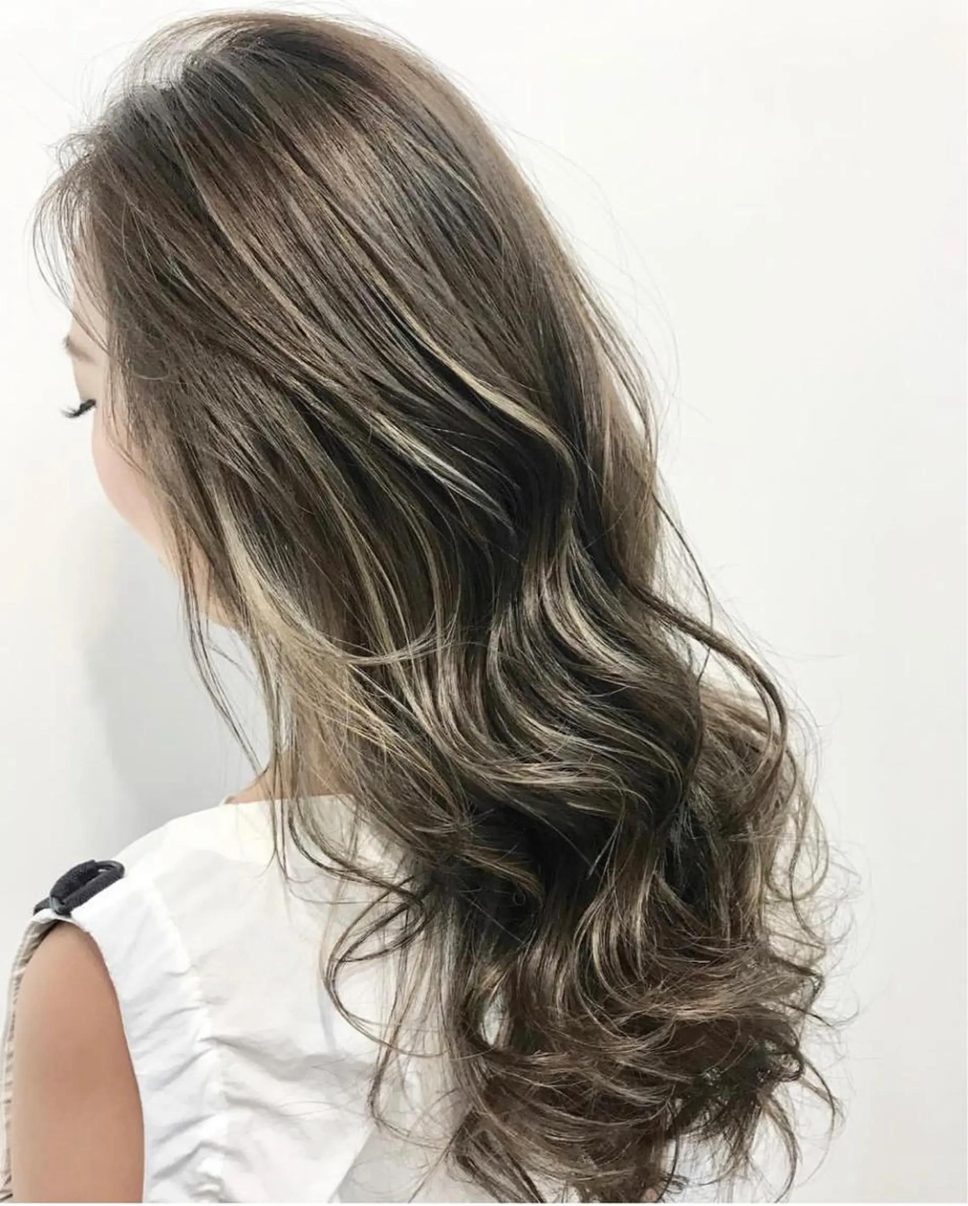 セミロング カラー ヘアカラー トリートメント 髪質改善・艶髪特化 木村侑平のヘアスタイル