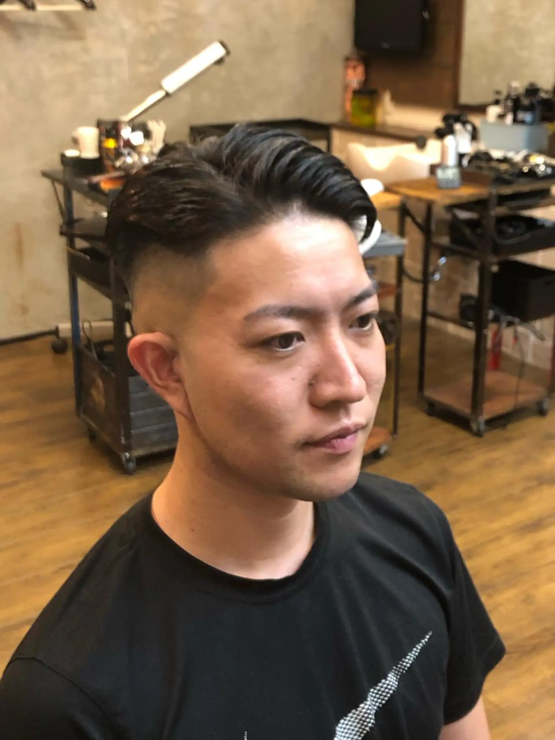 ショート メンズ フェードカット スキンフェード ツーブロック ナイルプラス ヨウのヘアスタイル