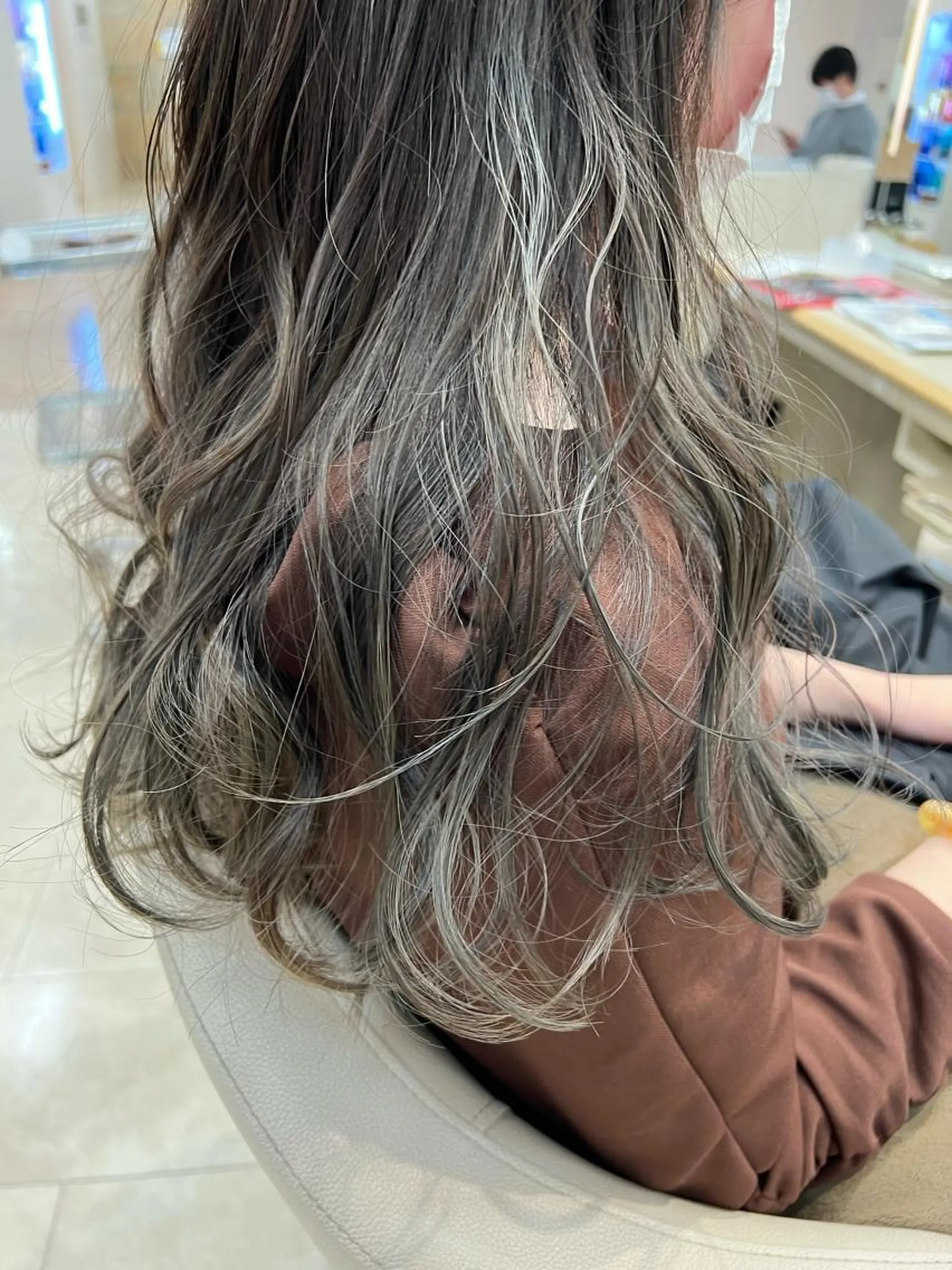 ロング カラー オリーブグレー 盛れるレイヤーカット 得意🌹井上美沙のヘアスタイル