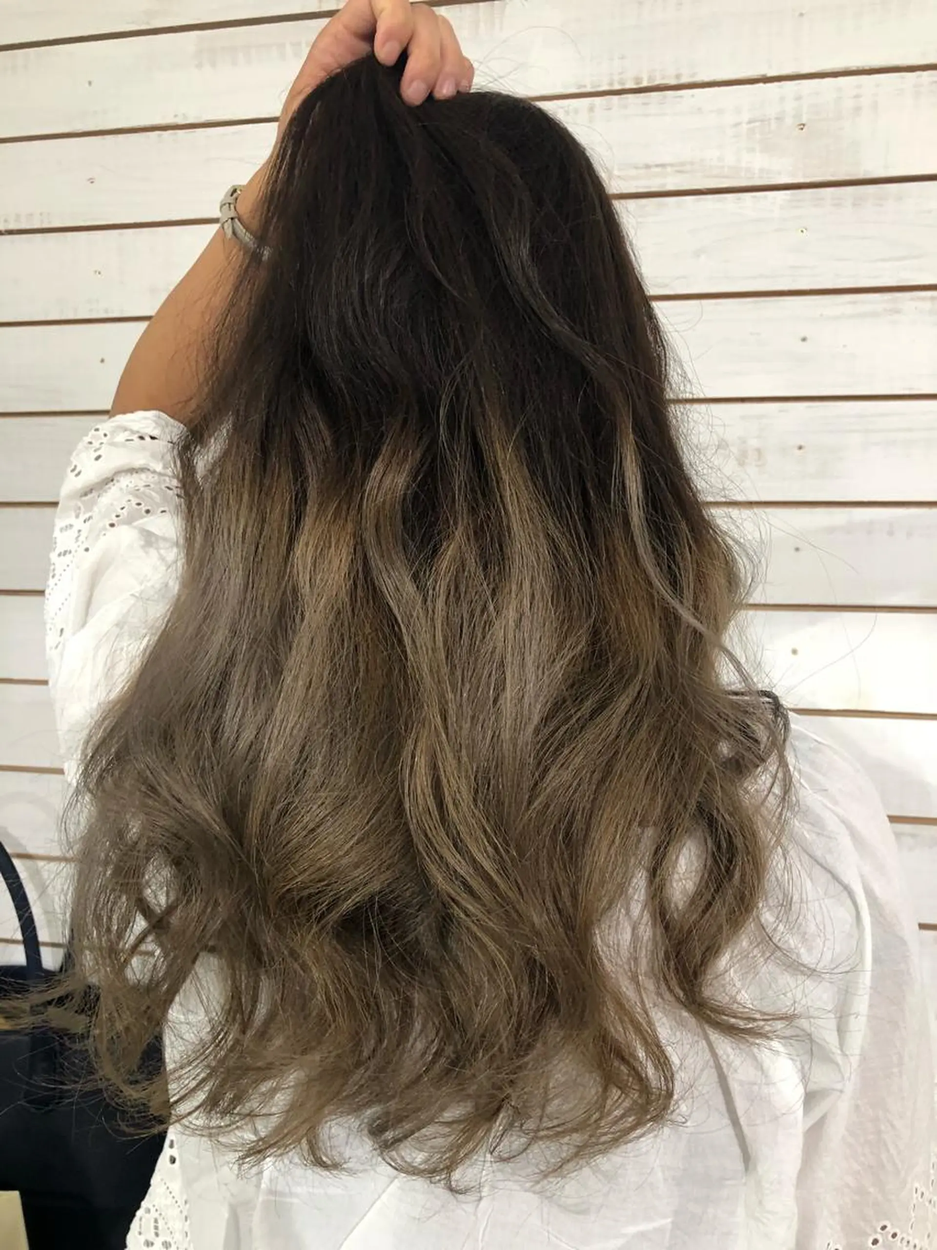 セミロング カラー グラデーションカラー グレージュ ヘアカラー 🦋美髪／エクステ 🦋アベイクミのヘアスタイル