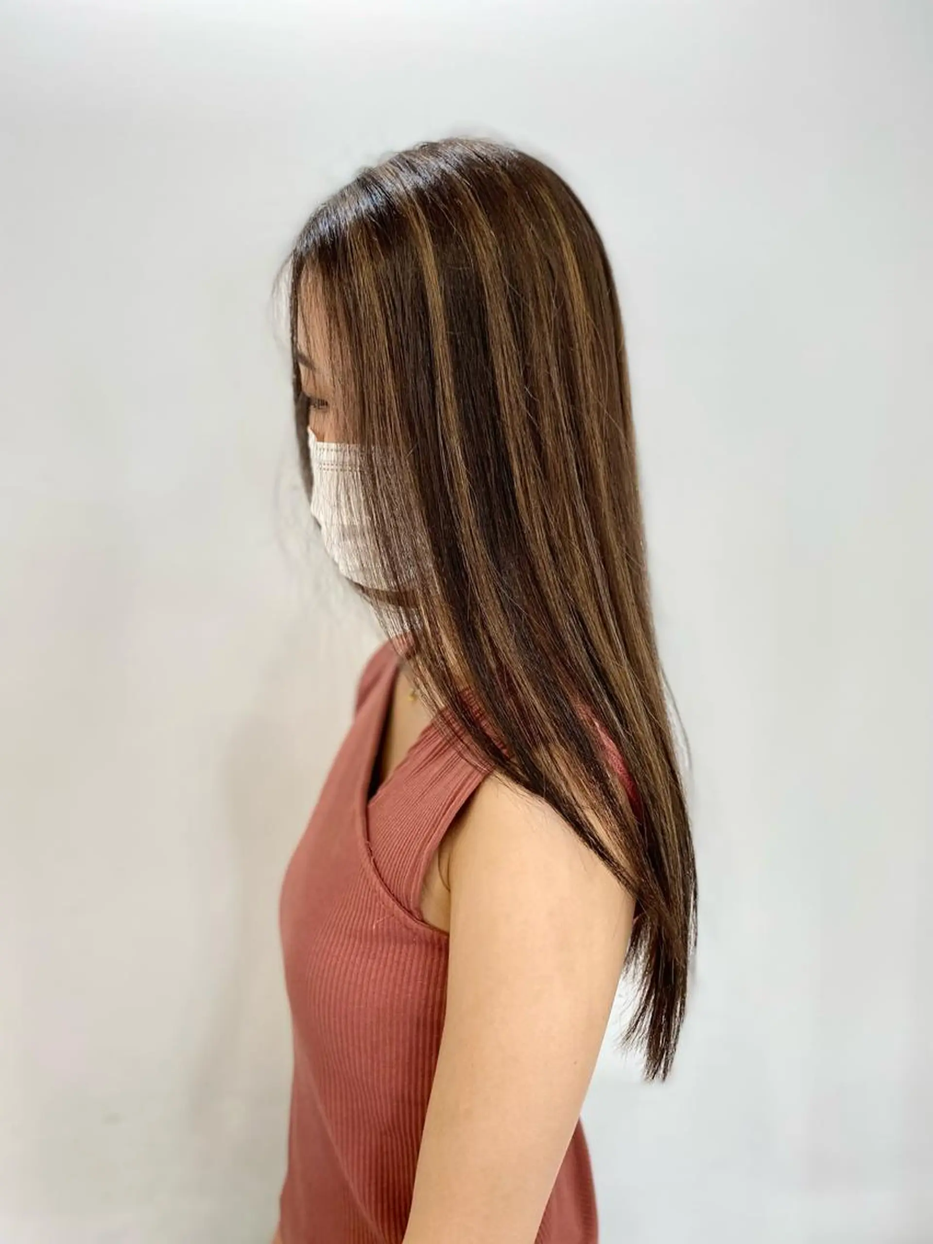 セミロング カラー バレイヤージュ グラデーションカラー ハイライトカラー ハイトーンカラー インナーカラー ヘアカラー トリートメント opus 店長大和 レイヤー/赤み消しのヘアスタイル