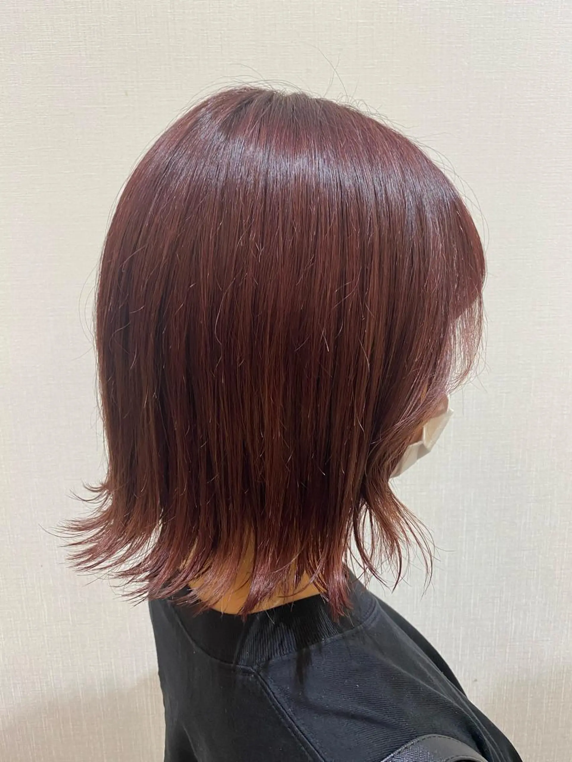 ミディアム カラー ボルドーカラー 佐藤 優衣のヘアスタイル