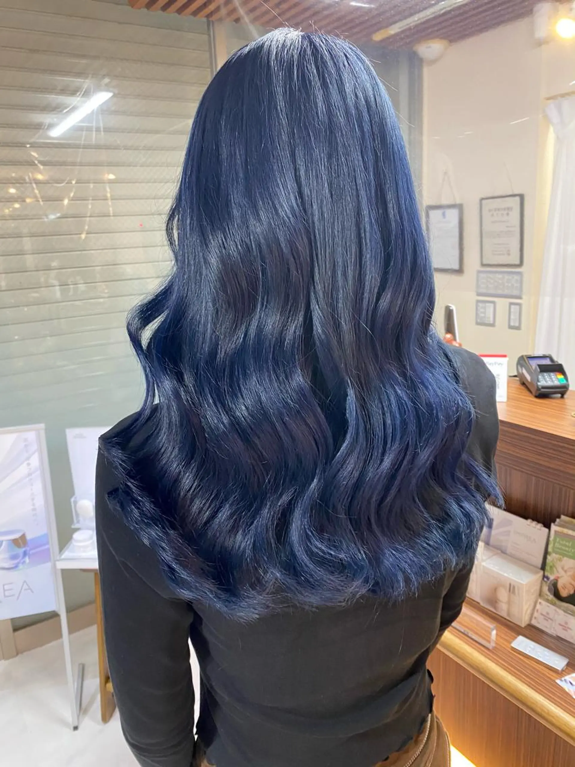 ロング カラー ブルーカラー 韓国風ヘア 白髪ぼかし バレイヤージュ志鎌のヘアスタイル