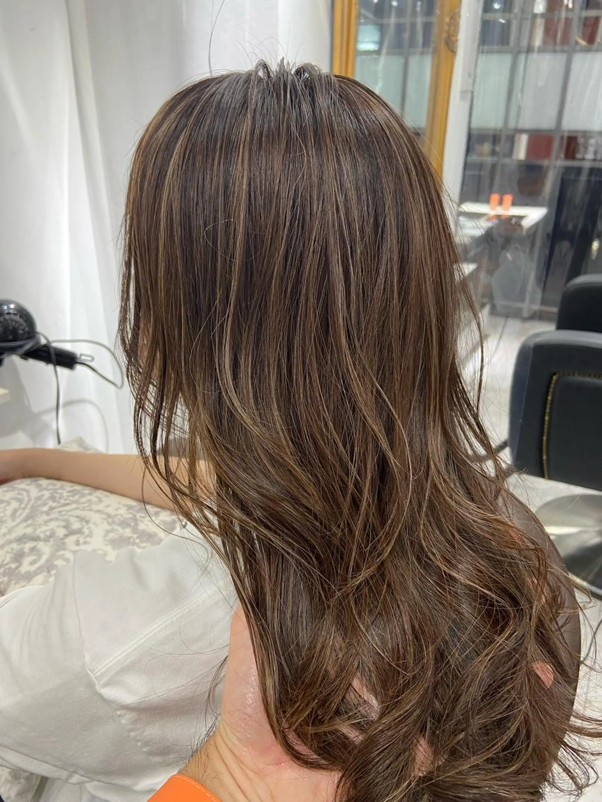 セミロング カラー ハイライトカラー ハイライト ヘアカラー トリートメント 二児のパパで店長な 戸田健治のヘアスタイル