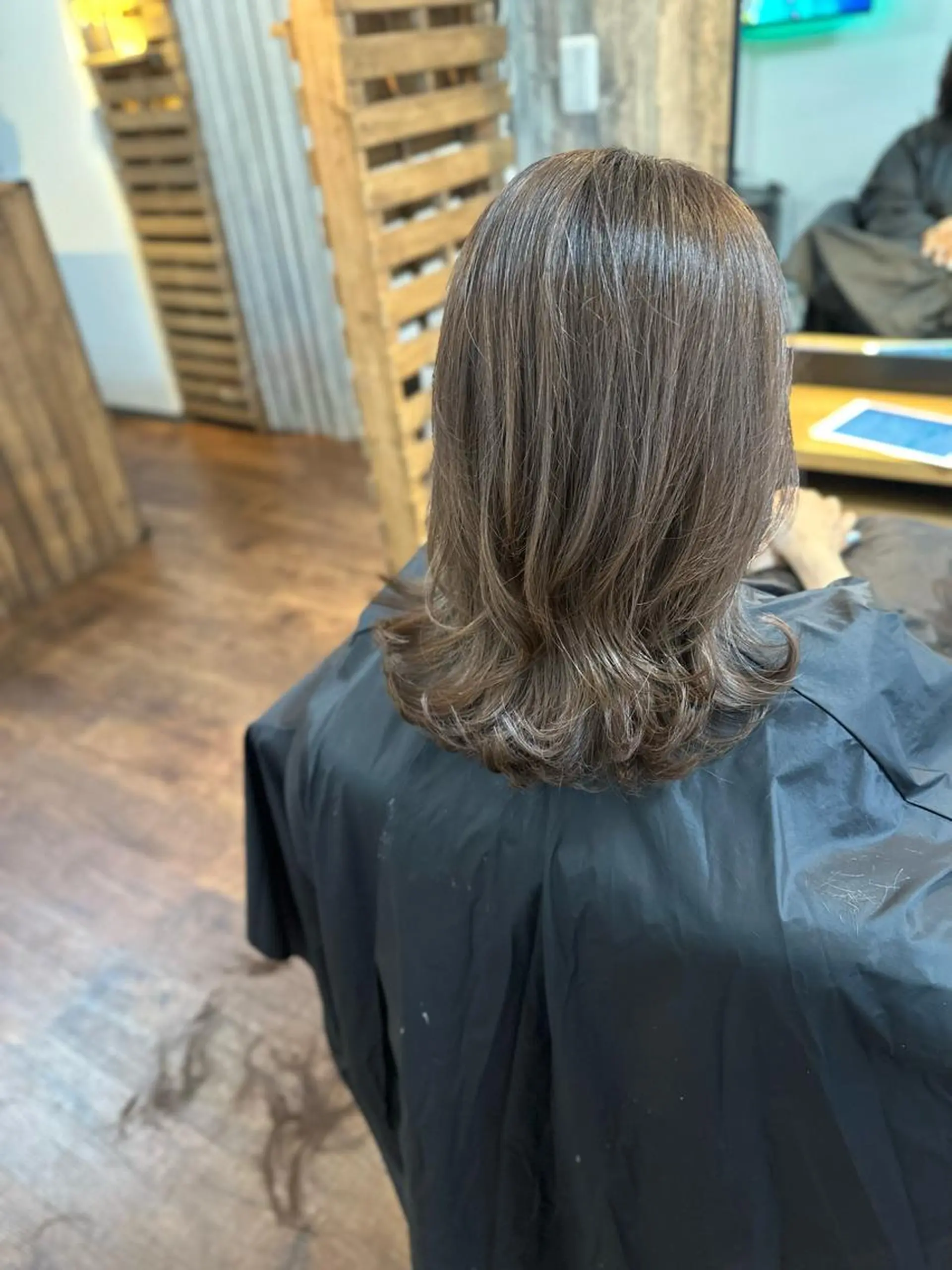 セミロング カラー 透明感カラー ハイライトカラー ハイライト カット ヘアカラー トリートメント Luzir⭐︎ GEN⭐︎のヘアスタイル