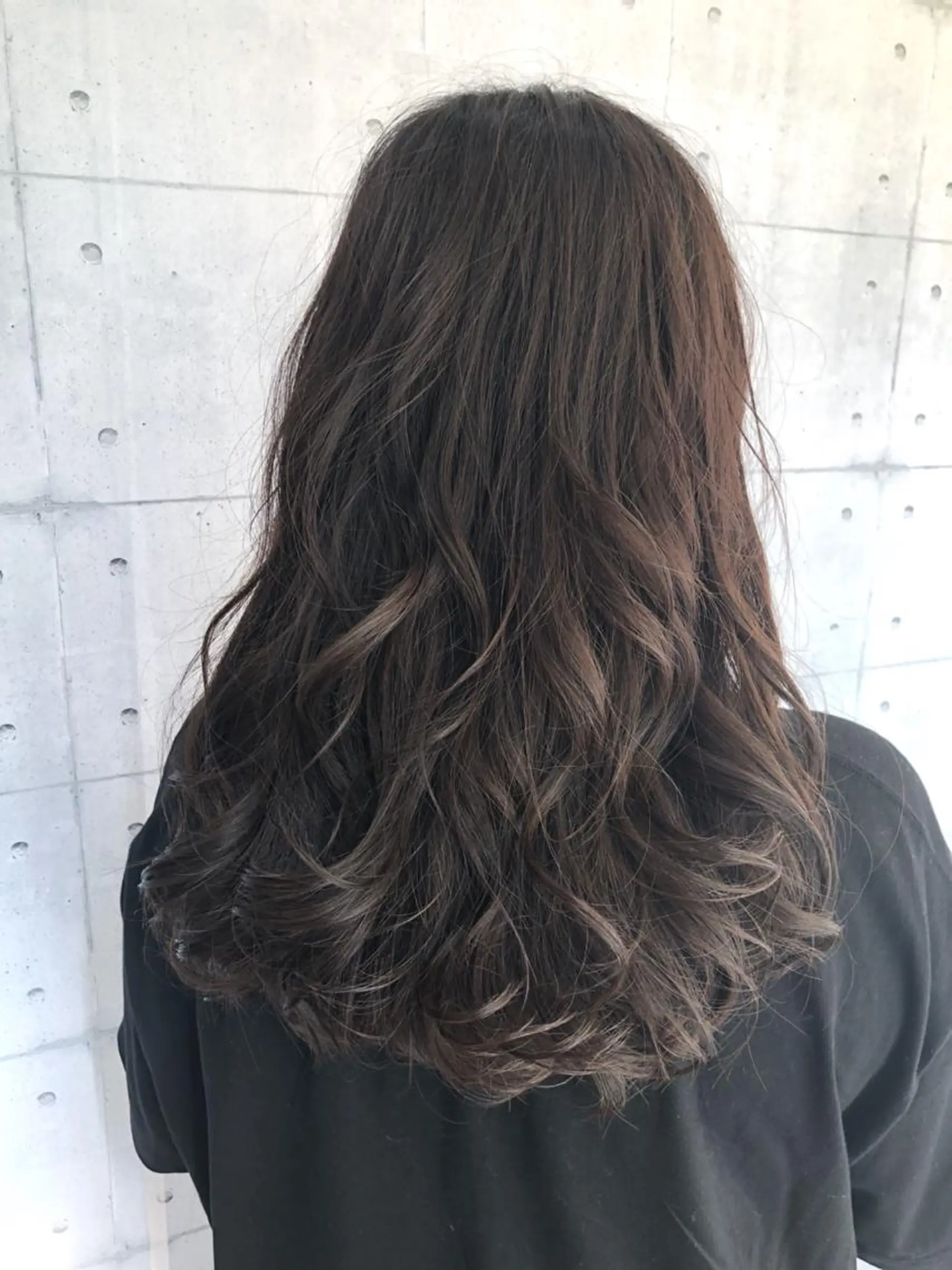ロング カラー ダークグレー ダークグレージュ グレージュ ハイライトカラー ハイライト カット ヘアカラー 金沢 広美のヘアスタイル