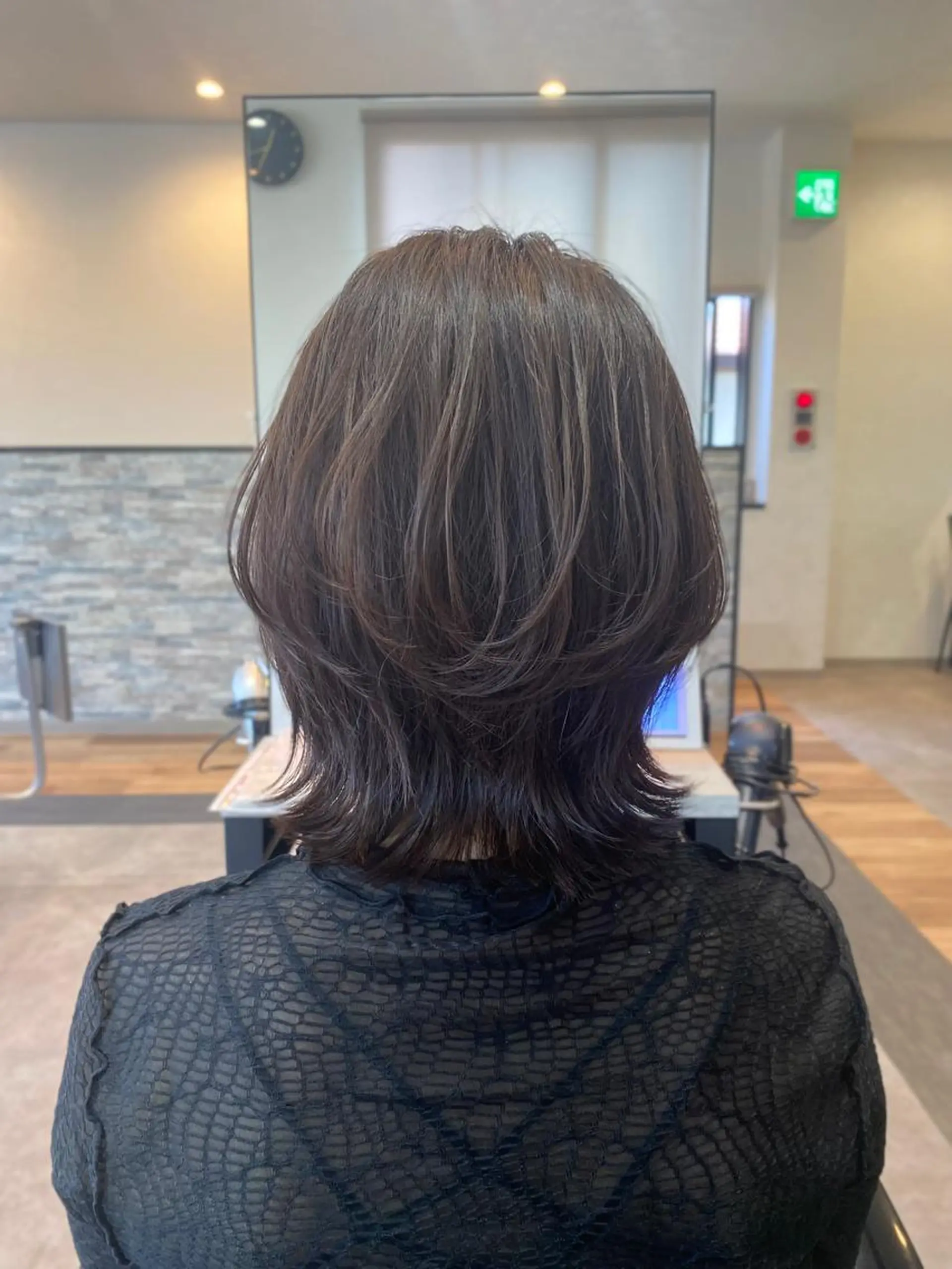 ミディアム カラー ウルフカット カット ヘアカラー 矢部 萌深のヘアスタイル