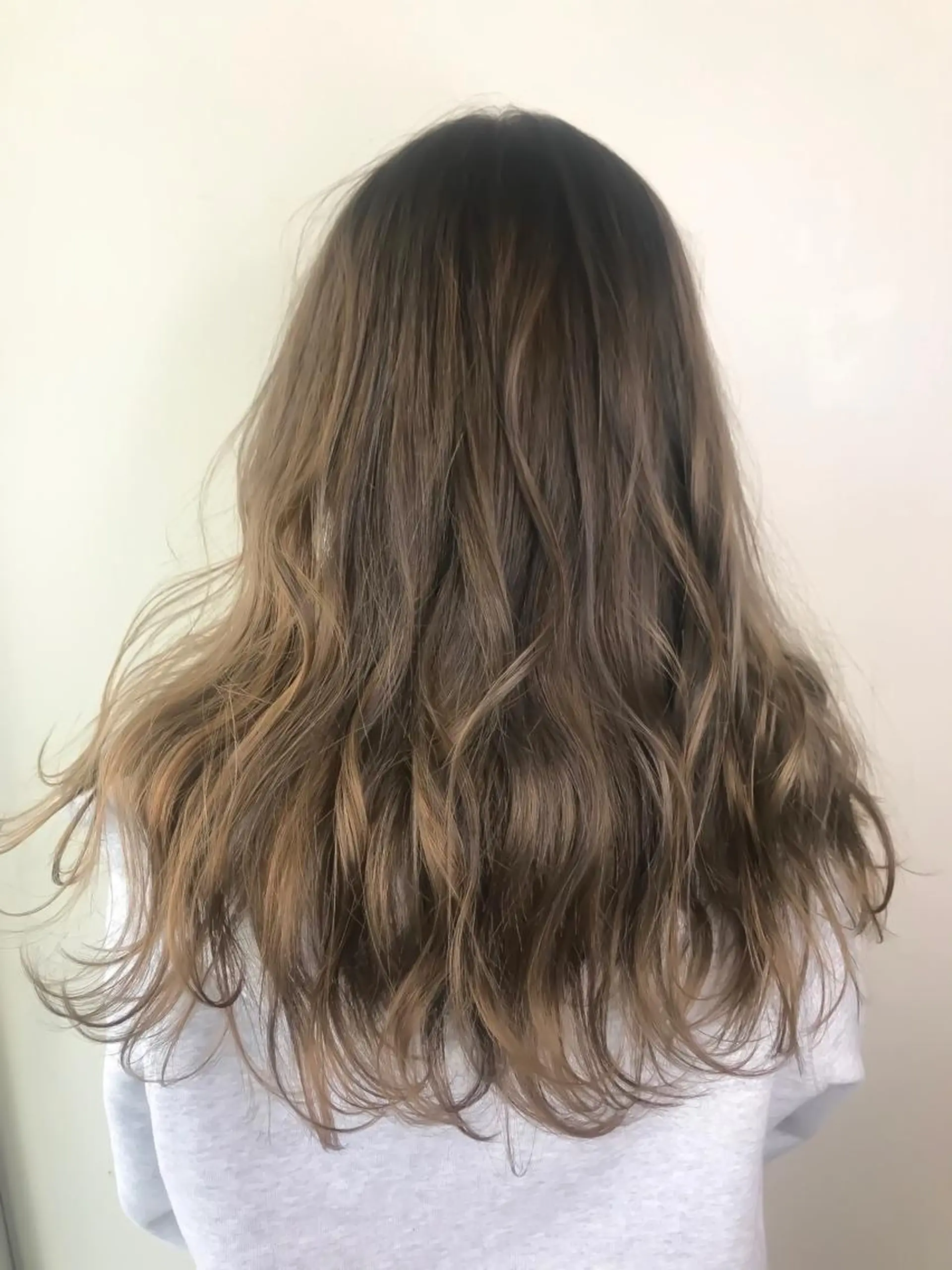 ロング カラー ベージュカラー 透明感カラー カット ヘアカラー トリートメント 🎊ルービック 京橋店💛のヘアスタイル