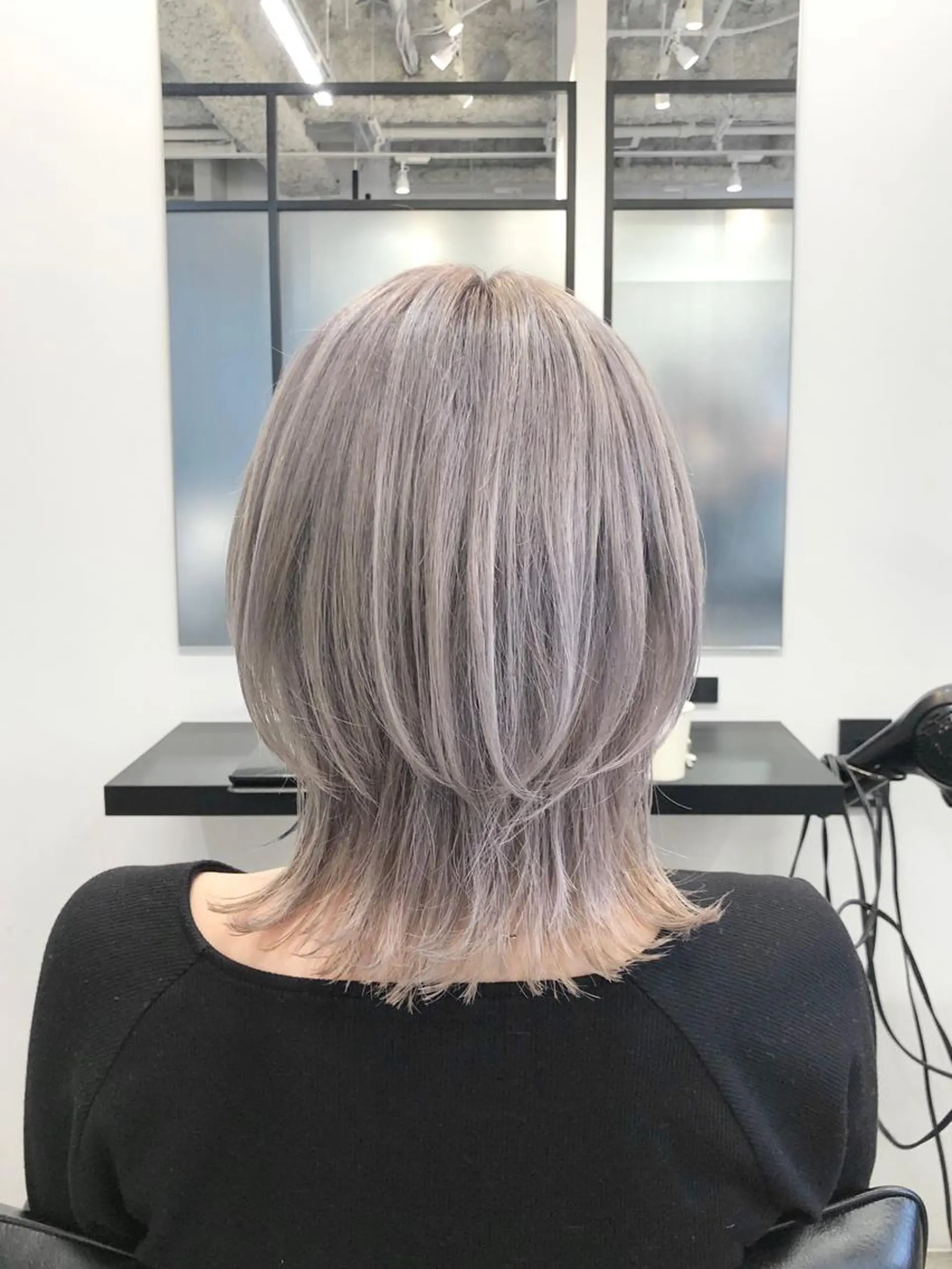 ショート カラー ヘアアレンジ シルバー ウルフカット ｲﾝﾅｰｶﾗｰ屋さん 🫧伊藤拓実のヘアスタイル